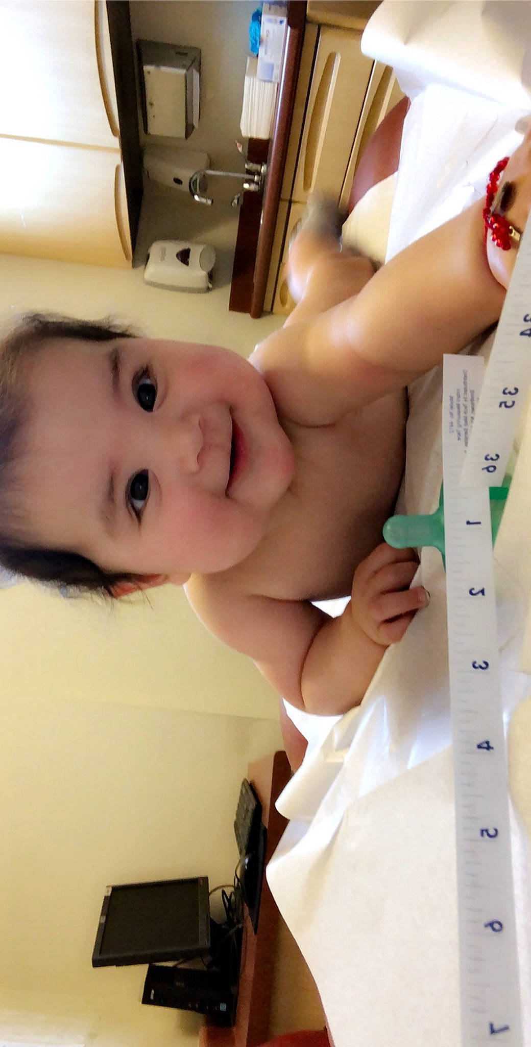 Enrique is registered to the contest to win money with this photo: arm, baby, cheek, chest, child, eye, finger, hand, joy, lip, mouth, muscle, neck, person, photography, selfie, skin, trunk