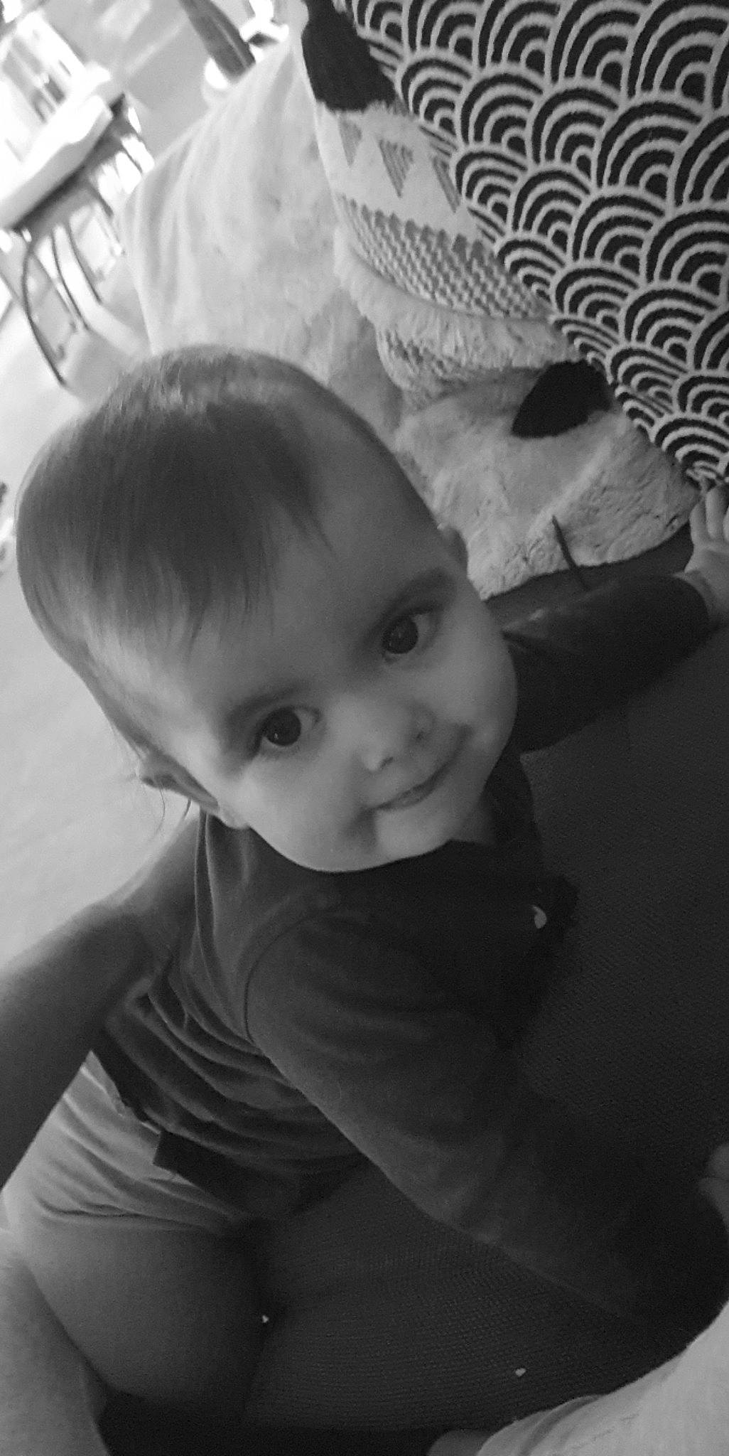 Elyana a rejoint le concours — aidez-le/la à gagner de superbes lots ! baby, black, black_and_white, cheek, chest, child, comfort, cool, elbow, flash_photography, fun, happy, iris, monochrome, monochrome_photography, nose, person, smile, style, toddler