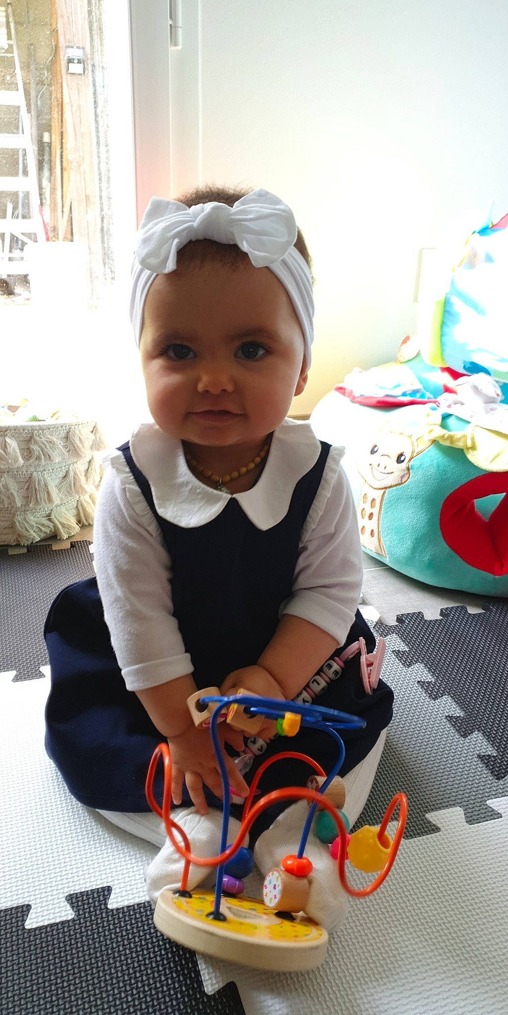 Elyana a rejoint le concours — aidez-le/la à gagner de superbes lots ! arm, baby, baby_products, baby_toddler_clothing, cap, child, dress, fashion_accessory, fun, happy, pattern, people, person, room, skin, sleeve, smile, t_shirt, toddler, toy