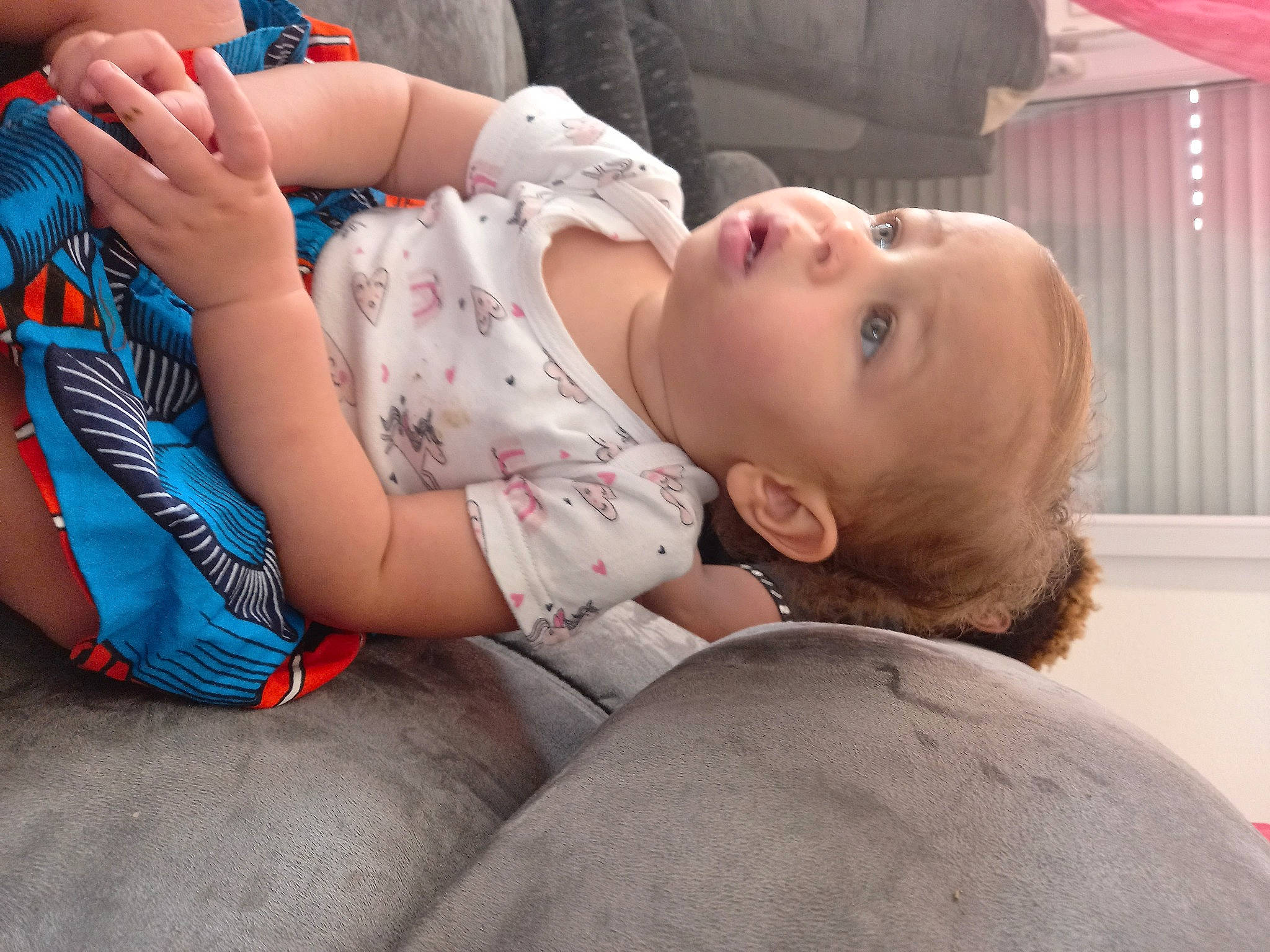 Miya a rejoint le concours — aidez-le/la à gagner de superbes lots ! abdomen, baby, black_hair, comfort, elbow, eyelash, eyewear, happy, human_leg, joint, leisure, lip, mouth, neck, person, shoulder, sitting, skin, thigh, toddler