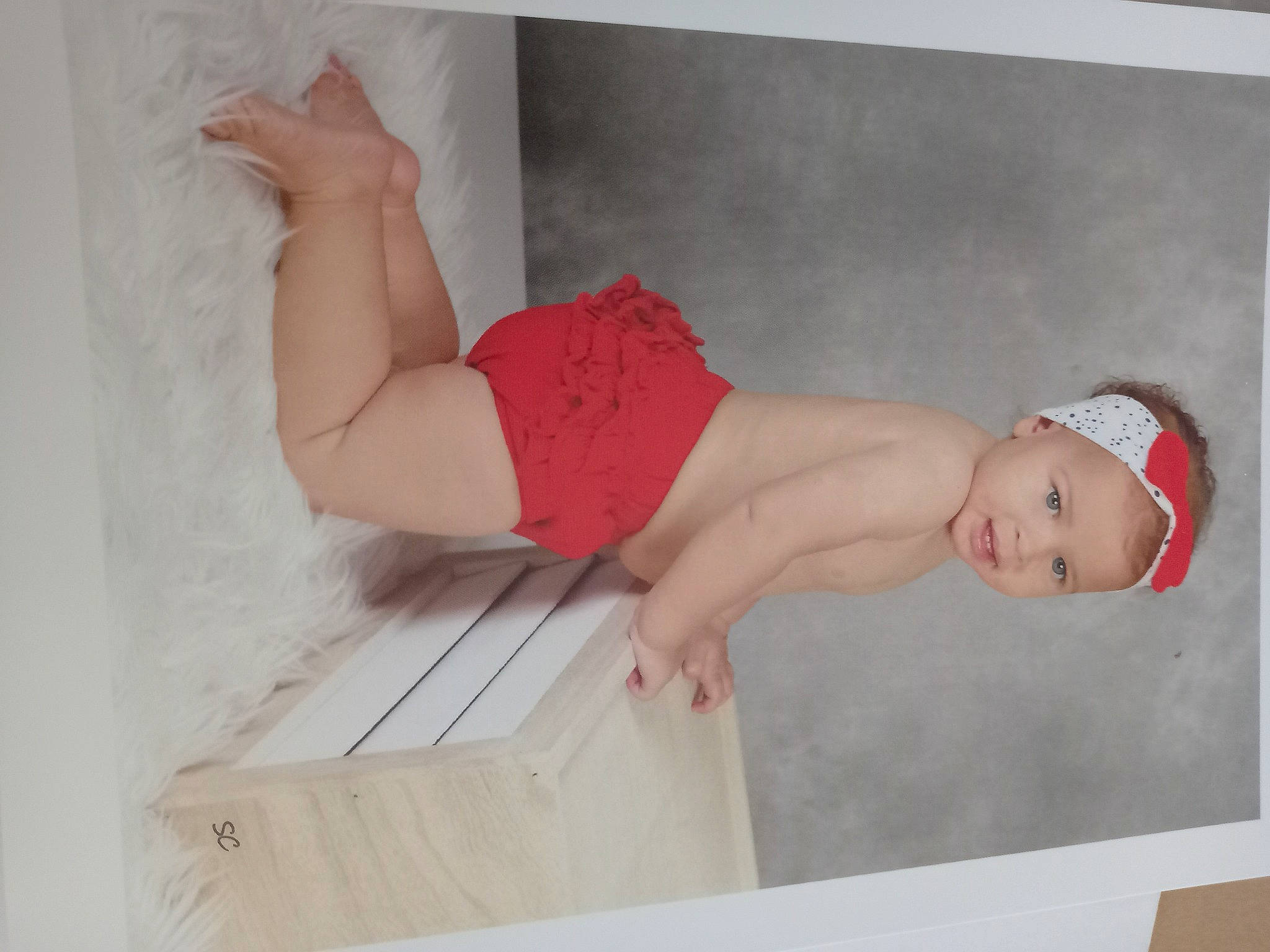 Miya participe au concours pour gagner de l'argent avec cette photo : abdomen, baby, baby_toddler_clothing, barefoot, chest, comfort, elbow, foot, human_body, human_leg, knee, leg, pattern, person, pink, stomach, thigh, toddler, trunk, waist