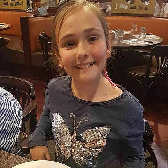 Maily a rejoint le concours — aidez-le/la à gagner de superbes lots ! comfort_food, eating, face, food, head, joy, person, smile