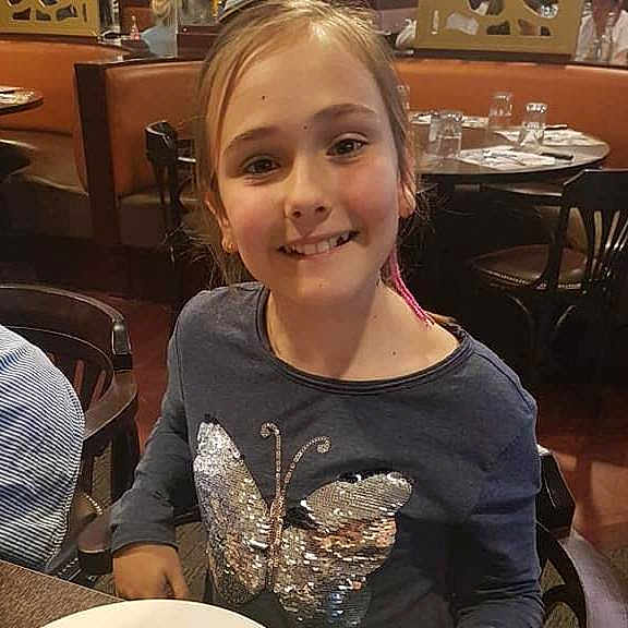 Maily a rejoint le concours — aidez-le/la à gagner de superbes lots ! comfort_food, eating, face, food, head, joy, person, smile