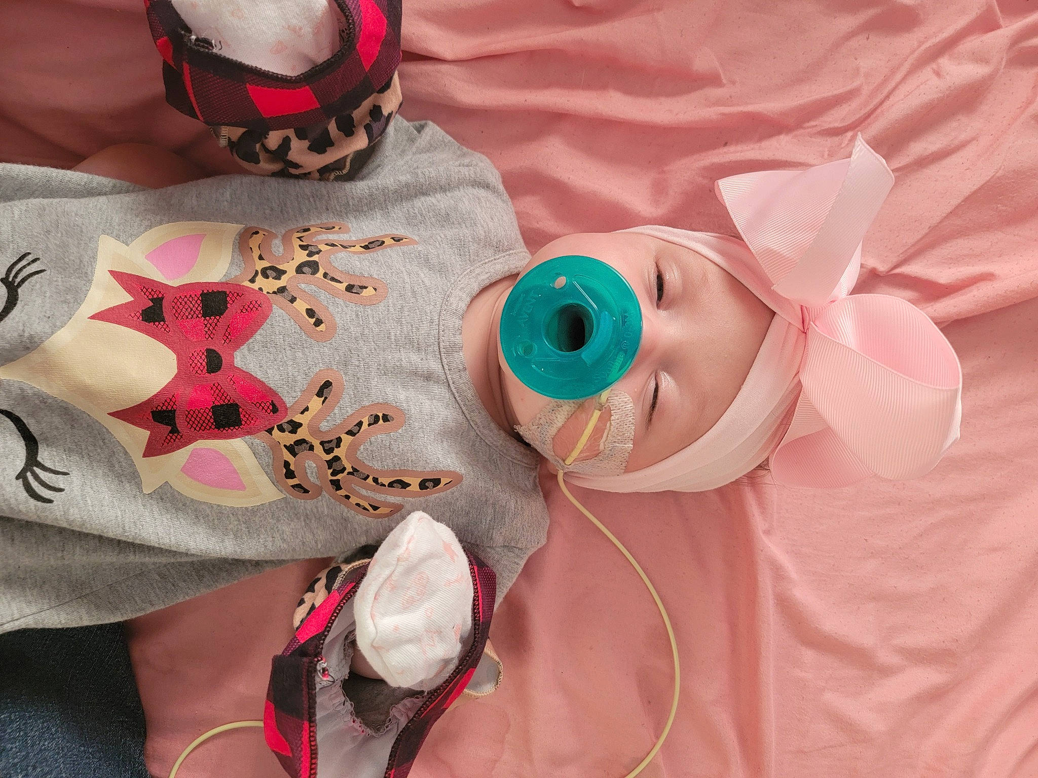 Mayleigh is registered to the contest to win money with this photo: beauty, button, collar, dress_shirt, eyewear, finger, headgear, linens, magenta, neck, orange, person, petal, pink, red, scissors, sleeve, sunglasses, t_shirt, textile