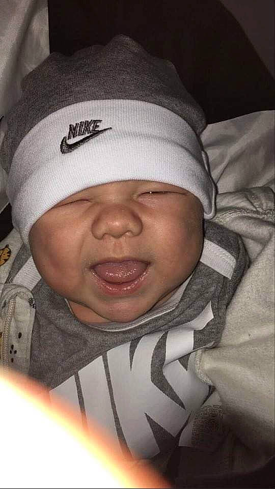 Mylan a rejoint le concours — aidez-le/la à gagner de superbes lots ! baby, baby_toddler_clothing, beanie, bonnet, cap, cheek, child, comfort, flesh, headgear, headwear, hood, knit_cap, lip, person, toddler, tongue