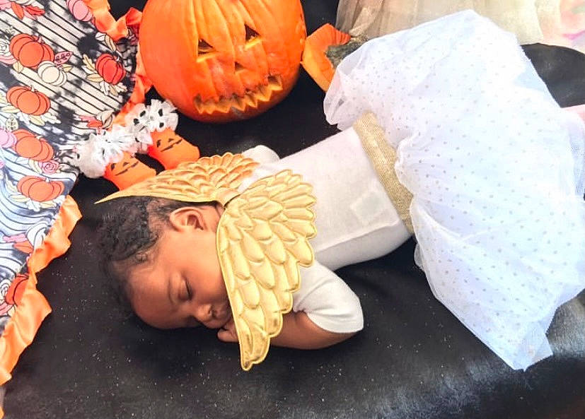 Kyleena is registered to the contest to win money with this photo: art, calabaza, carving, comfort, creative_arts, cucurbita, cuisine, fruit, gourd, jack_o_lantern, local_food, natural_foods, orange, person, plant, produce, pumpkin, squash, vegetable, winter_squash