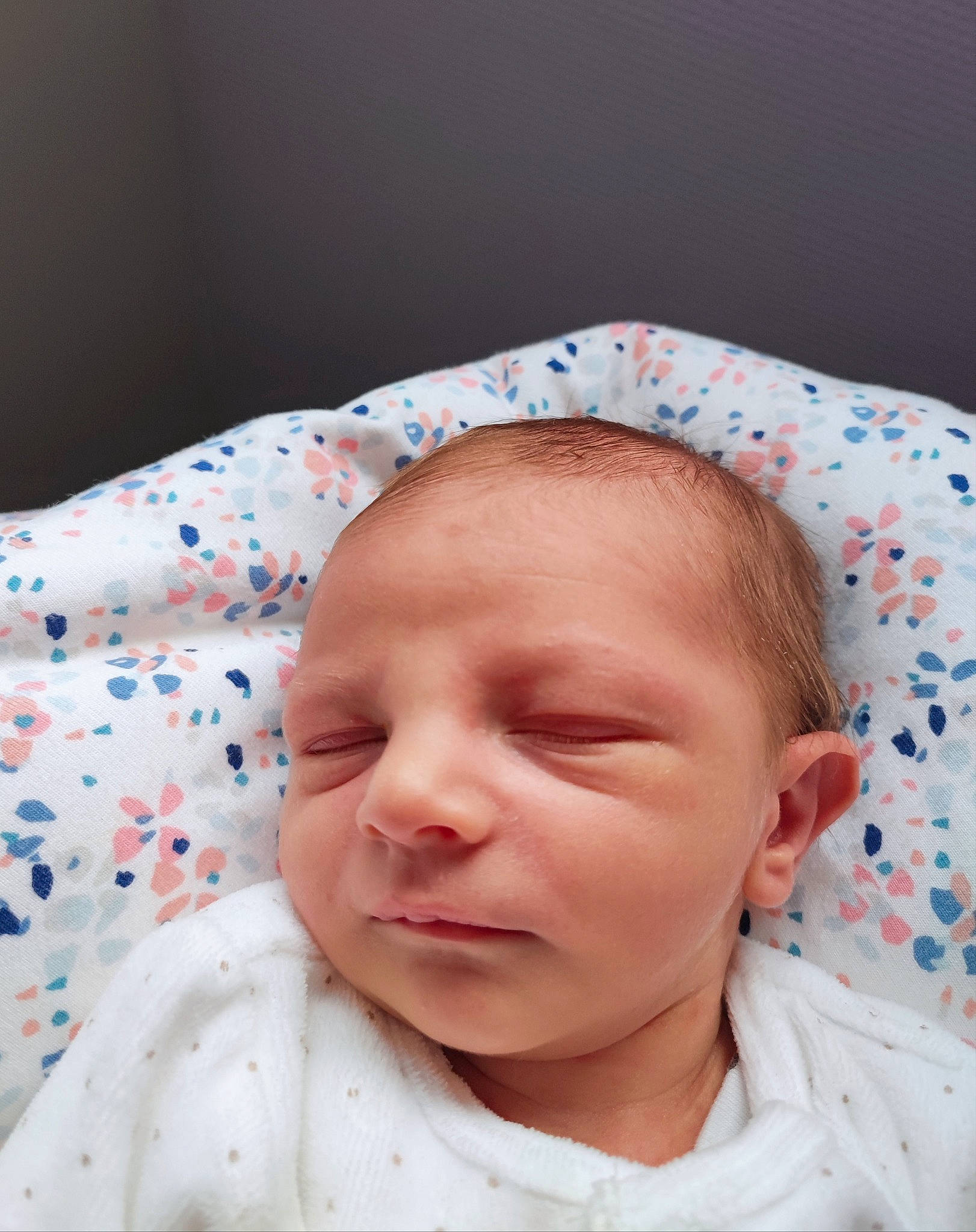 Ulysse a rejoint le concours — aidez-le/la à gagner de superbes lots ! baby, baby_sleeping, baby_toddler_clothing, bedtime, cheek, child, chin, comfort, face, facial_expression, happy, head, linens, mouth, nose, person, skin, sleeve, textile, toddler