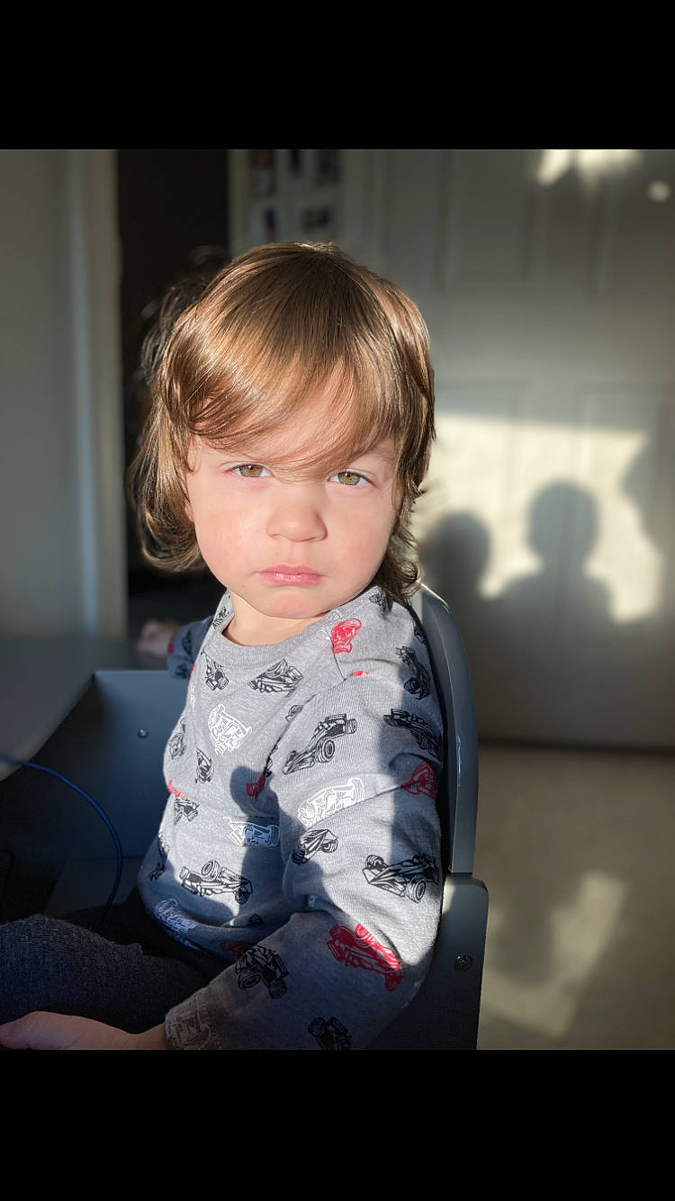 Aidryan is registered to the contest to win money with this photo: bangs, blond, cheek, comfort, couch, elbow, eye, eyelash, face, flash_photography, fun, happy, human_body, iris, lip, person, sitting, sleeve, t_shirt, tints_and_shades