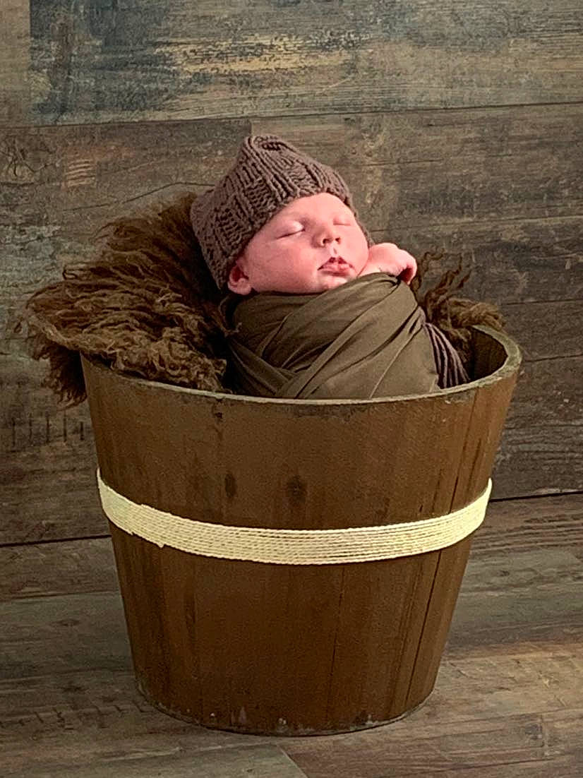 Charli participe au concours pour gagner de l'argent avec cette photo : baby, baby_products, baby_safety, baby_sleeping, baby_toddler_clothing, child, comfort, hardwood, headwear, infant_bed, landscape, person, sitting, toddler, wicker, wood