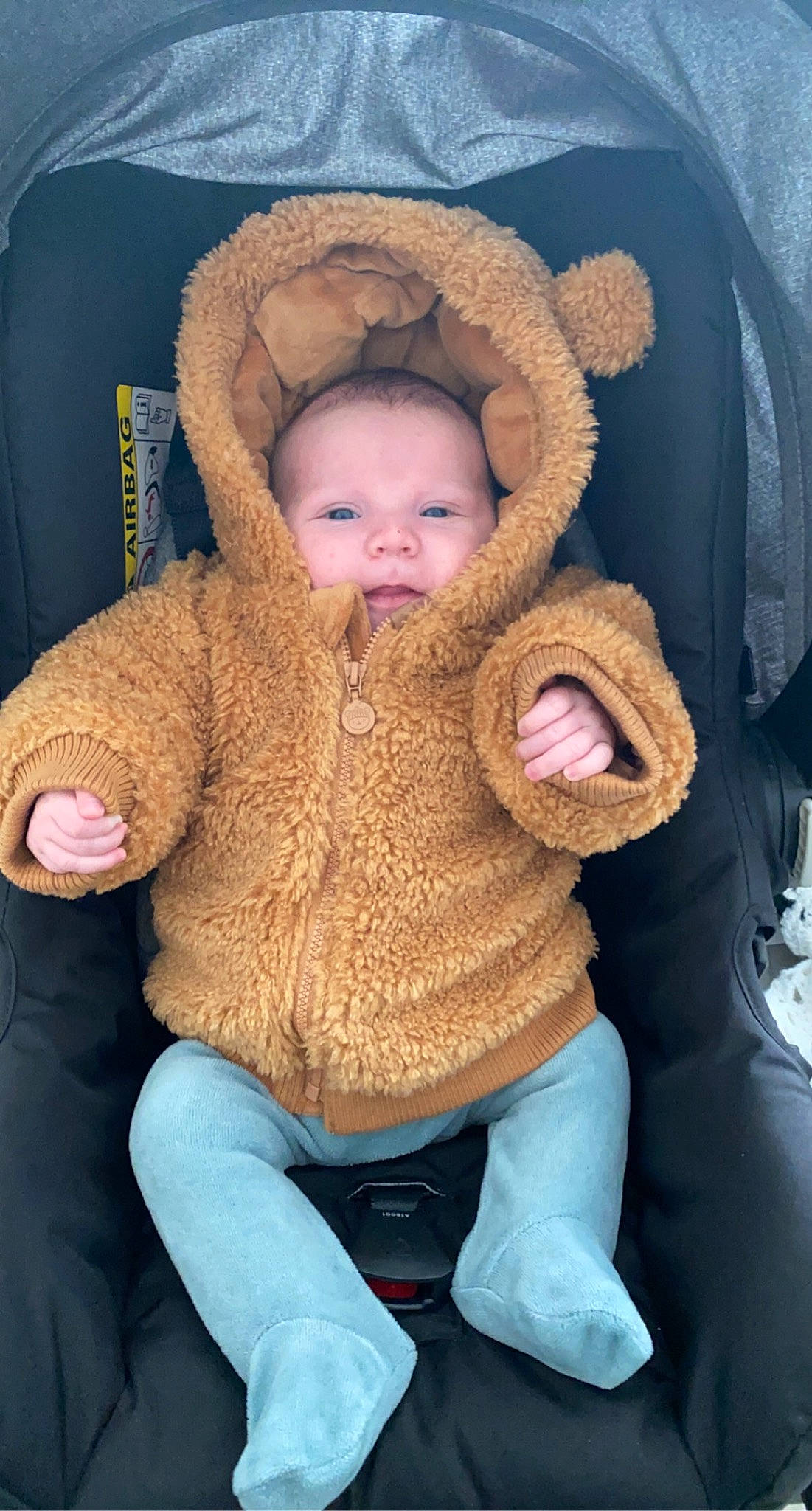 Charli a rejoint le concours — aidez-le/la à gagner de superbes lots ! baby, baby_products, baby_toddler_clothing, cheek, child, comfort, eye, finger, fun, fur, iris, lap, person, sitting, skin, sleeve, smile, thumb, toddler, wool
