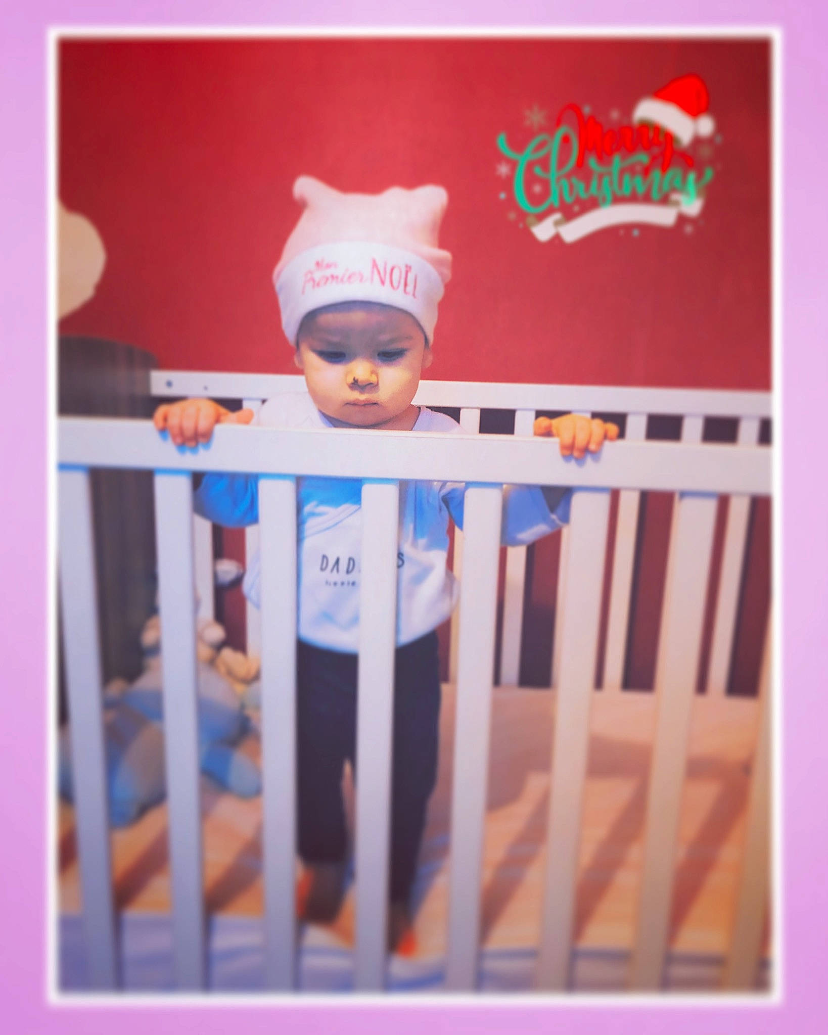 Léo participe au concours pour gagner de l'argent avec cette photo : art, baby, baby_products, baby_safety, baby_toys, costume_hat, cradle, electric_blue, fence, fictional_character, font, fun, happy, hat, headwear, magenta, nursery, party_supply, person, rectangle