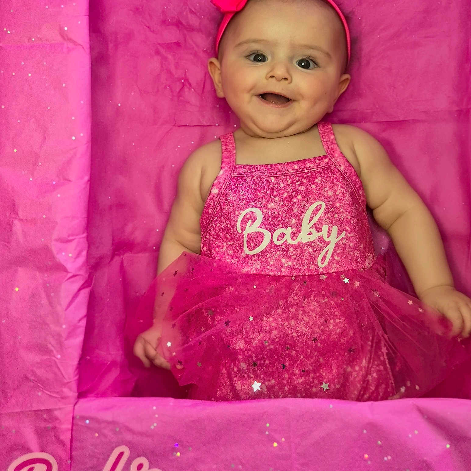 Veronika a rejoint le concours — aidez-le/la à gagner de superbes lots ! baby, child, pink, dress, headband, smile, face, portrait, box, glitter, sparkle, clothing, person, cute, happy, toddler, fashion, celebration, toy, brand