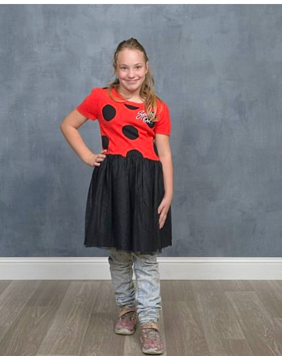 Katarina is registered to the contest to win money with this photo: blazer, collar, day_dress, denim, dress, electric_blue, eyewear, fashion_design, flooring, formal_wear, human_leg, joy, knee, neck, person, sleeve, smile, t_shirt, thigh, trunk