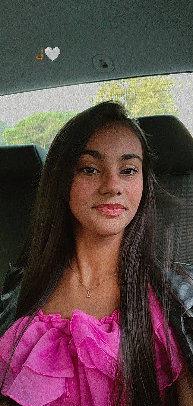 Jeanne a rejoint le concours — aidez-le/la à gagner de superbes lots ! black_hair, cool, eye, eyebrow, eyelash, face, flash_photography, forehead, jaw, joy, layered_hair, lip, lipstick, makeover, mouth, neck, nose, person, pink, shoulder