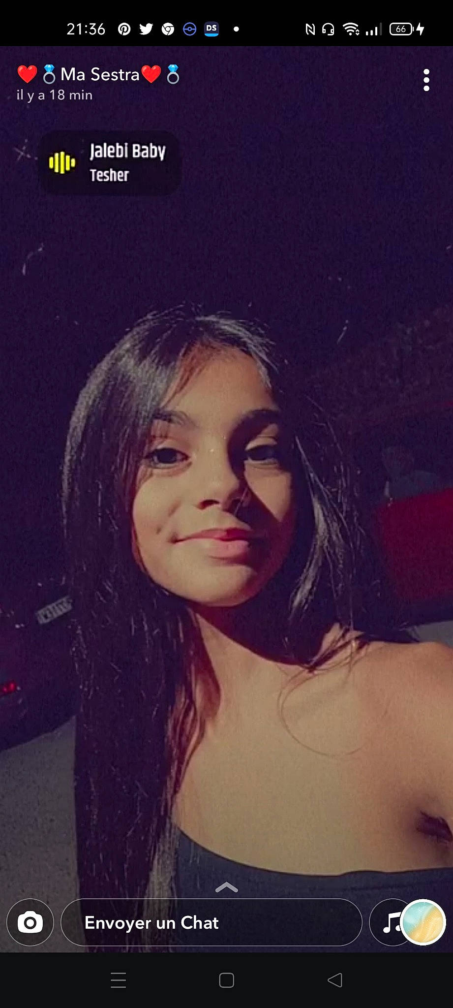 Jeanne participe au concours pour gagner de l'argent avec cette photo : bangs, beauty, black_hair, chin, cool, electric_blue, eyebrow, eyelash, flash_photography, forehead, hairstyle, happy, iris, jaw, joy, layered_hair, lip, nose, person, smile