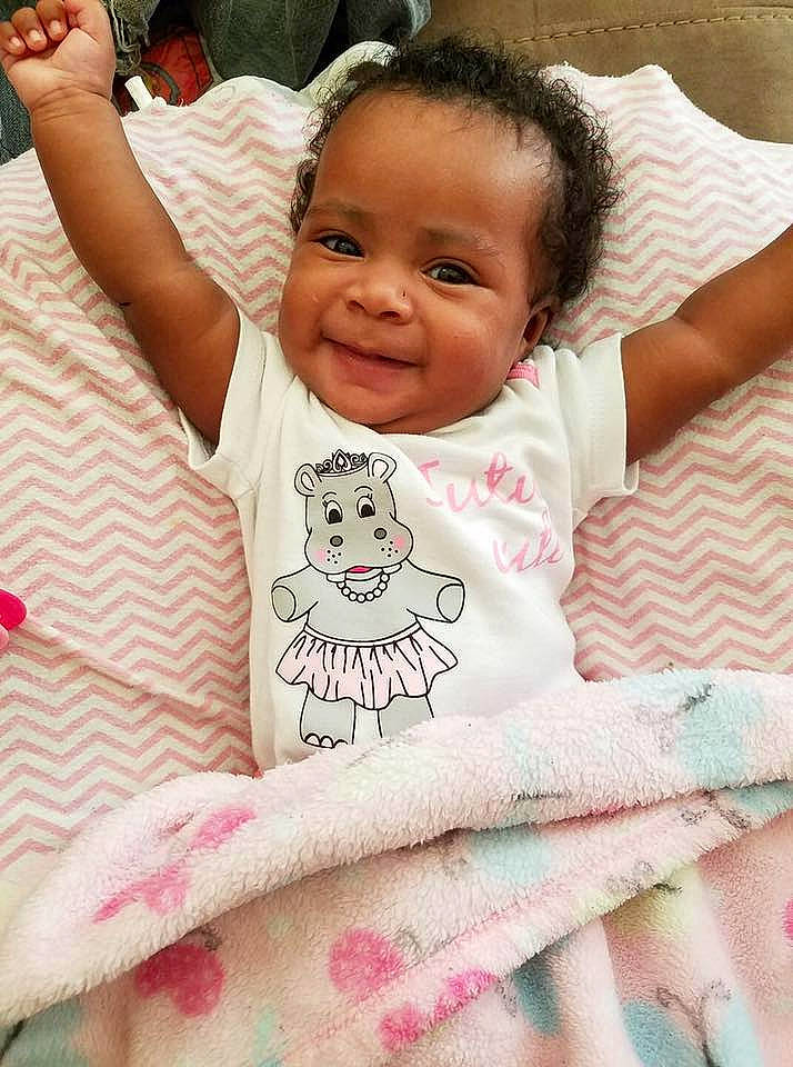 Azul is registered to the contest to win money with this photo: baby, baby_products, baby_toddler_clothing, blanket, cheek, child, happy, head, joy, nose, person, pink, product, skin, smile, textile, toddler