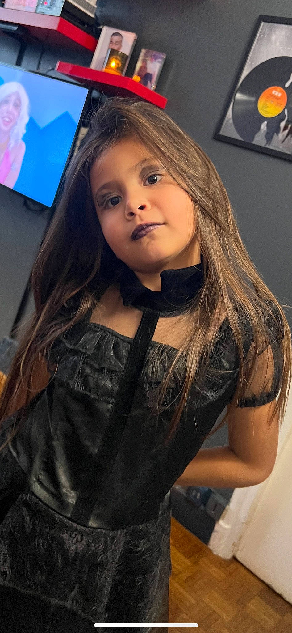 Yumie a rejoint le concours — aidez-le/la à gagner de superbes lots ! beauty, black_hair, chest, cool, eyebrow, eyelash, fashion, fashion_design, flash_photography, hairstyle, layered_hair, leather_jacket, lip, long_hair, person, shoulder, skin, thigh, toddler, trunk