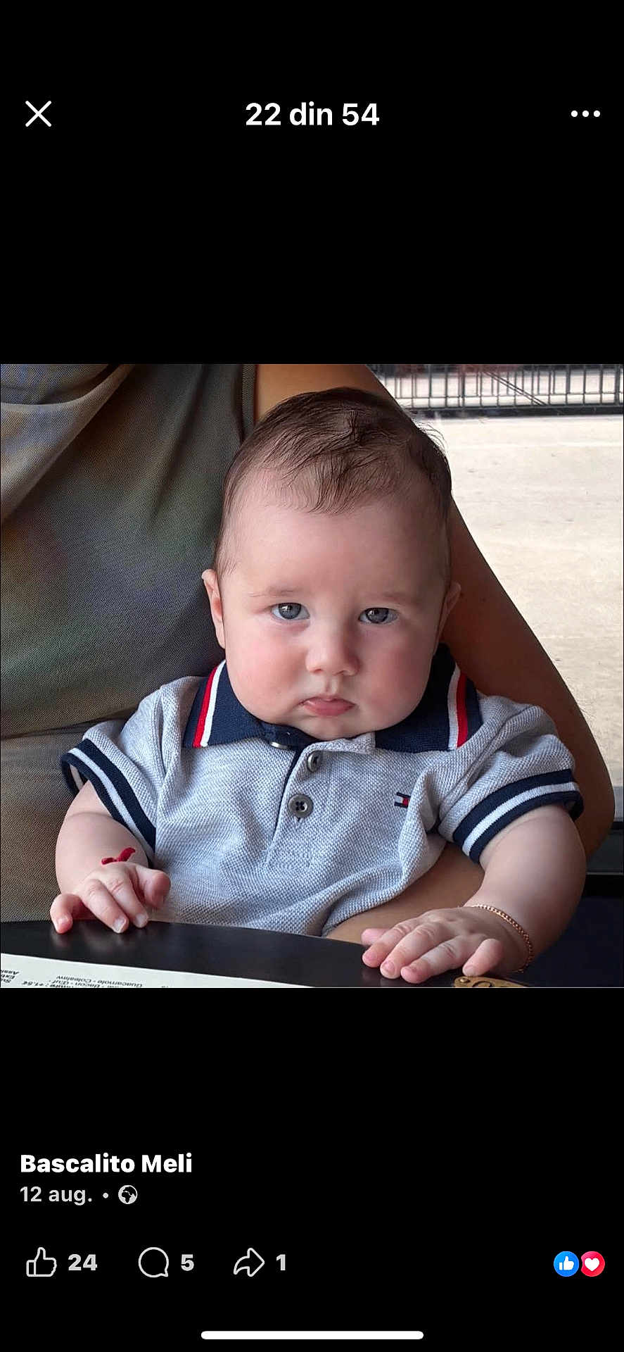 Alessio a rejoint le concours — aidez-le/la à gagner de superbes lots ! baby, child, person, face, blue_eyes, polo_shirt, sitting, hand, table, indoor, clothing, cute, skin, hair, expression, portrait, infant, casual, fashion, people