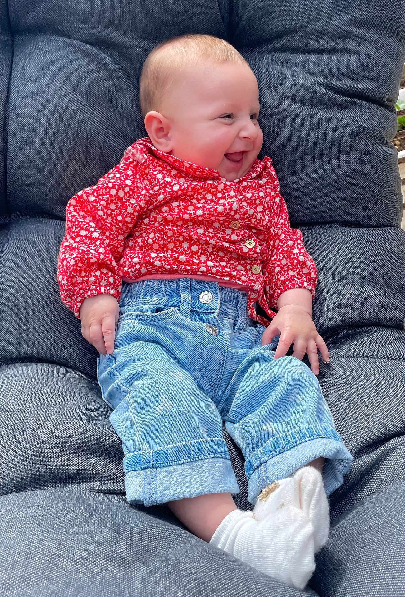 Amélia participe au concours pour gagner de l'argent avec cette photo : baby, child, smiling, jeans, red_clothing, socks, cushion, chair, happy, cute, portrait, indoors, infant, casual_clothing, relaxed, seated, baby_girl, denim, buttoned_shirt, cozy