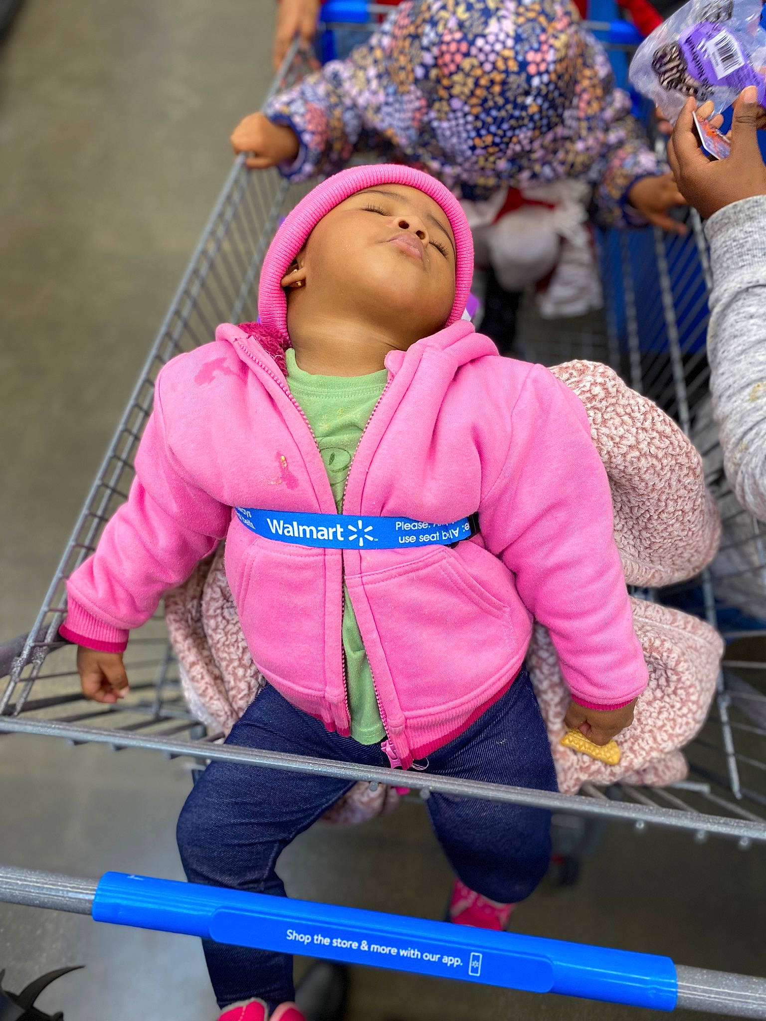 Maleah is registered to the contest to win money with this photo: blue, boats_and_boating_equipment_and_supplies, child, city, electric_blue, event, fun, happy, hood, hoodie, leisure, magenta, person, pink, purple, recreation, sleeve, textile, toddler, tree