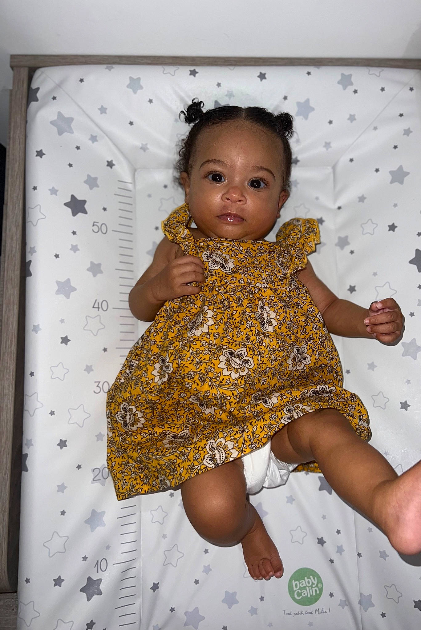 Linaya a rejoint le concours — aidez-le/la à gagner de superbes lots ! baby, baby_toddler_clothing, beauty, child, day_dress, dress, fashion_design, flash_photography, fun, happy, human_leg, magenta, one_piece_garment, pattern, person, pink, room, sitting, skin, sleeve