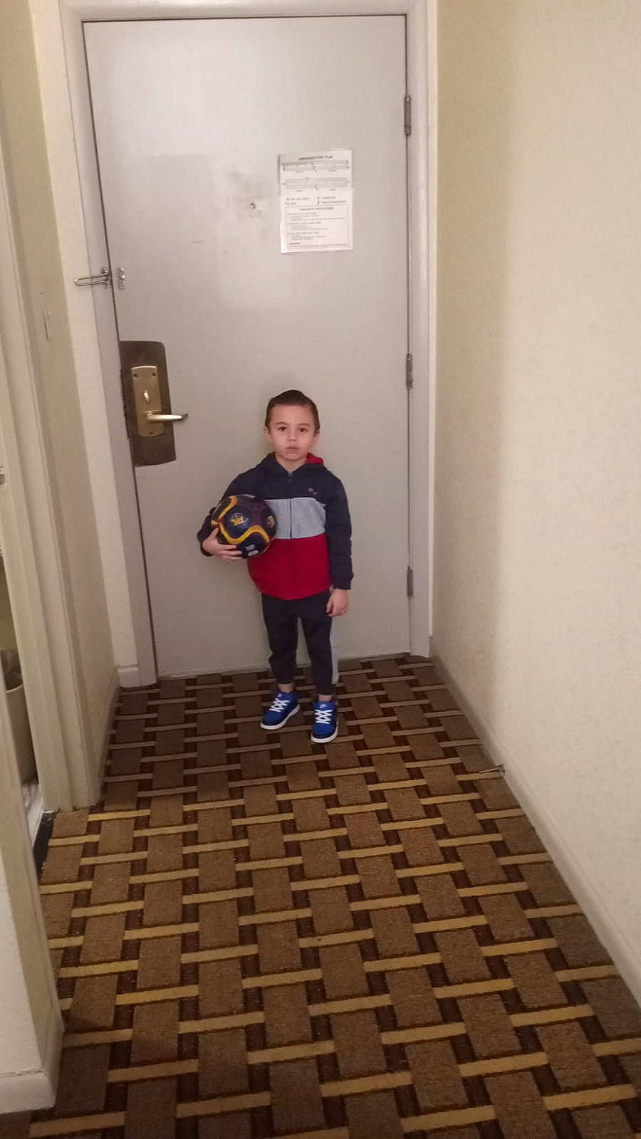 Kysin is registered to the contest to win money with this photo: child, composite_material, design, door, fixture, floor, flooring, fun, hardwood, joint, knee, orange, person, shorts, smile, standing, toddler, varnish, wood, wood_flooring