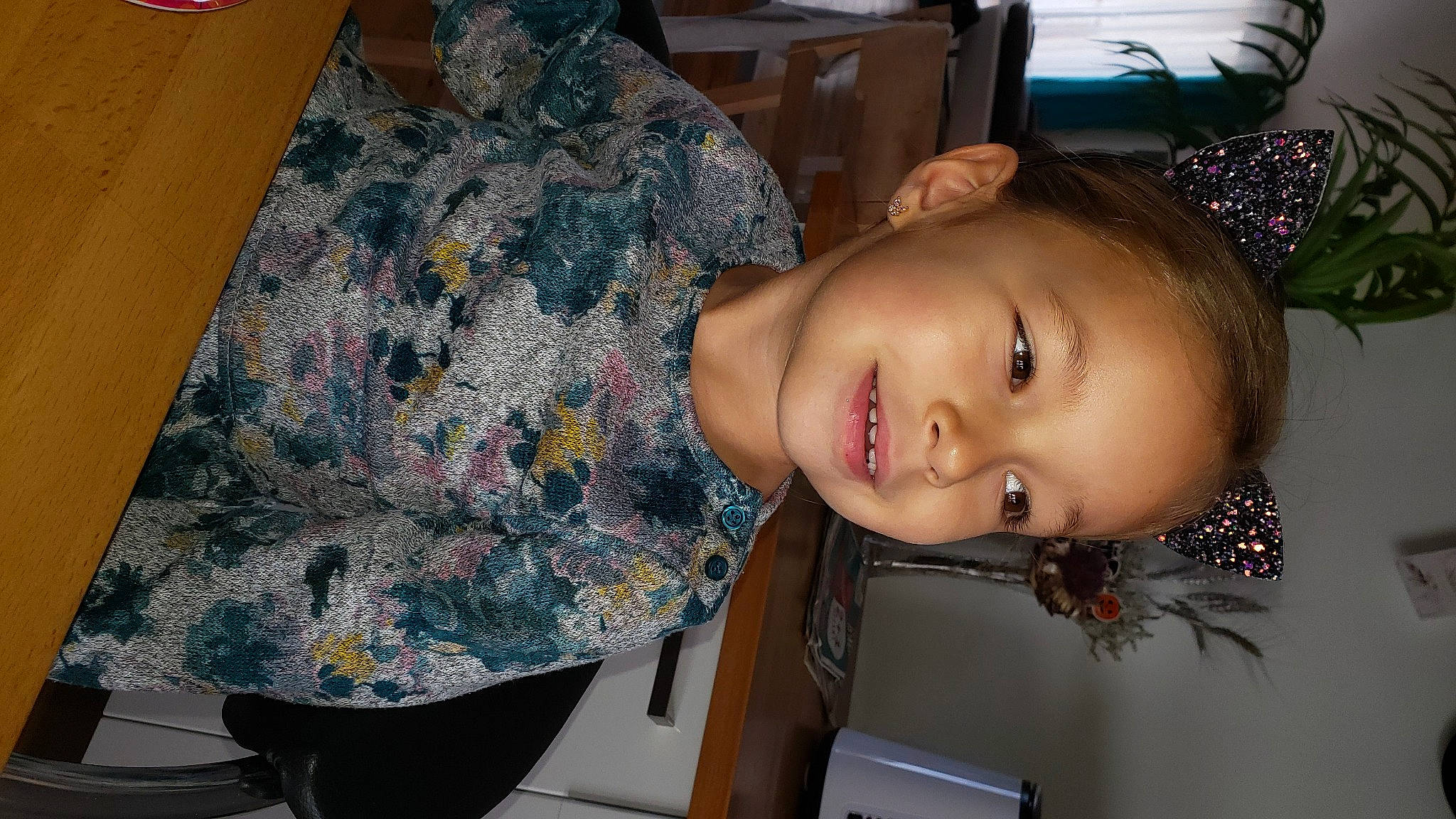 Tessa participe au concours pour gagner de l'argent avec cette photo : beauty, black_hair, cheek, child, dress, eye, eyelash, flash_photography, fun, hairstyle, happy, joy, nose, pattern, person, plant, product, skin, smile, textile