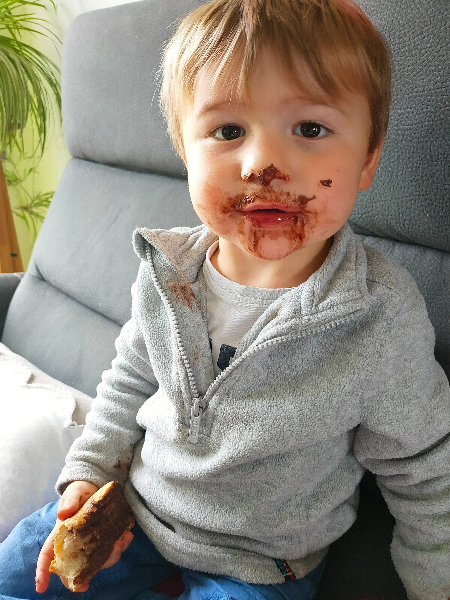 Timeo a rejoint le concours — aidez-le/la à gagner de superbes lots ! baby, baby_toddler_clothing, cheek, chin, comfort, eye, eyelash, face, finger, hair, houseplant, human_body, iris, lip, mouth, neck, nose, person, skin, sleeve