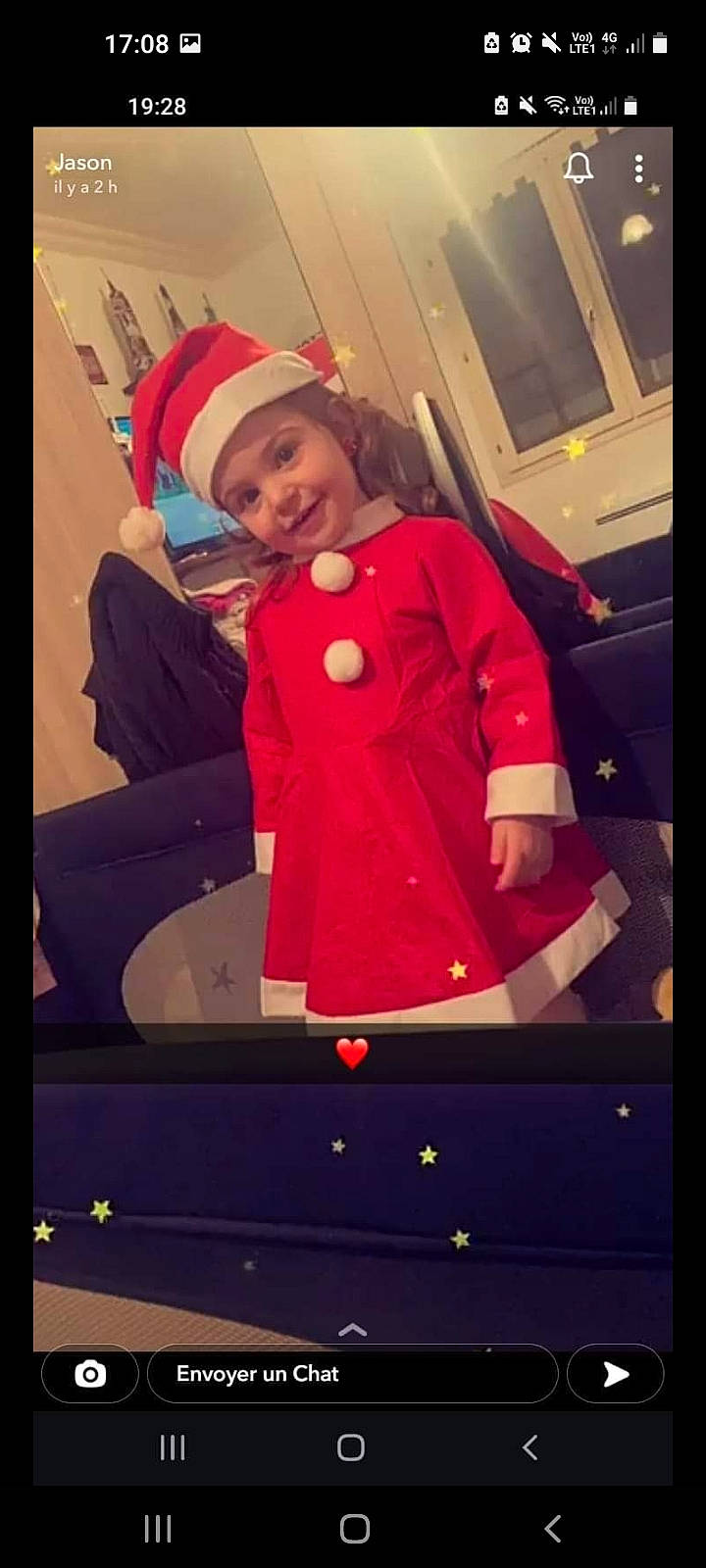 Lizéa participe au concours pour gagner de l'argent avec cette photo : carmine, display_device, event, face, fashion_design, formal_wear, fun, gadget, happy, headwear, holiday, jacket, joy, magenta, outerwear, person, pink, red, selfie, sleeve