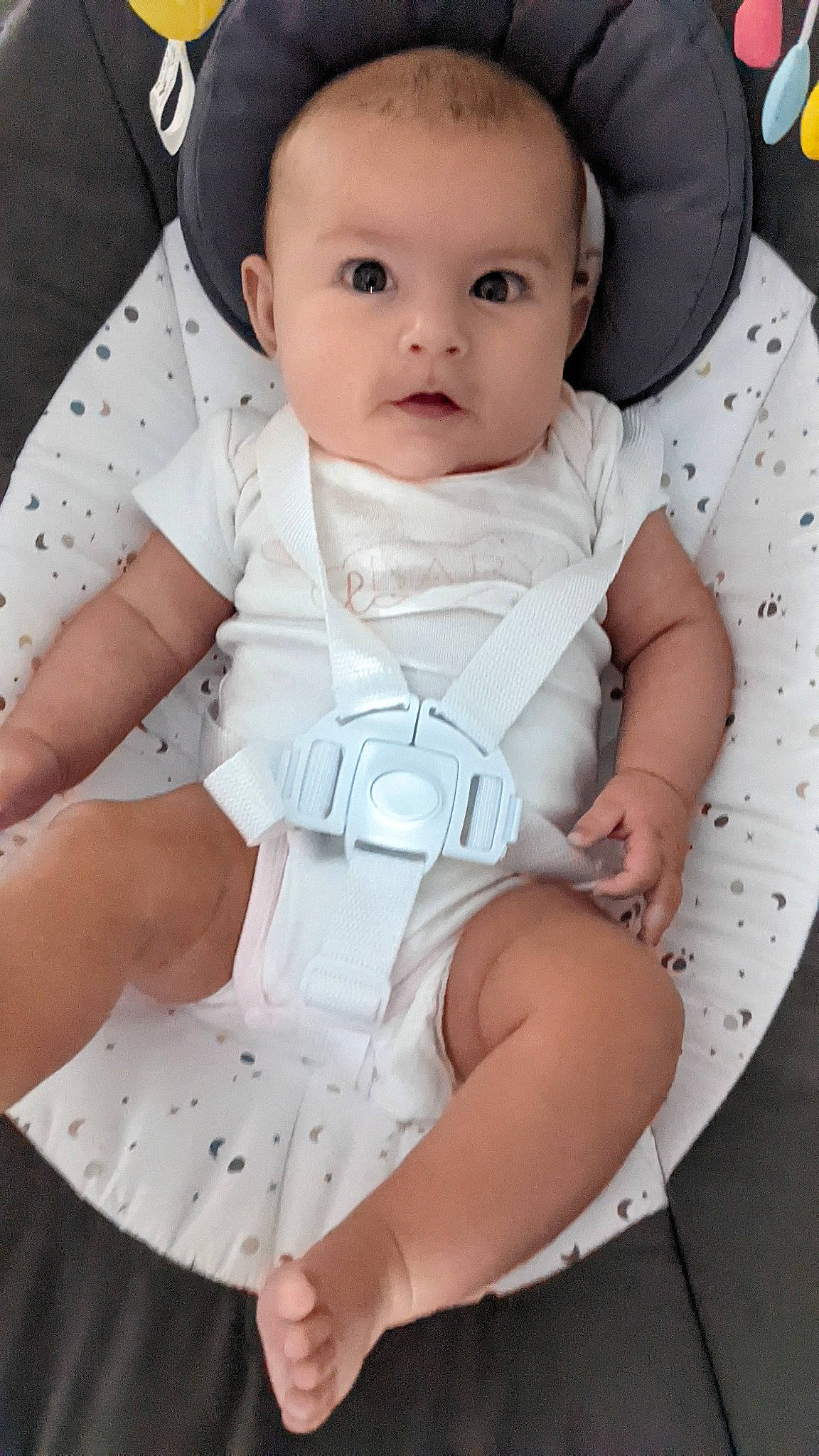 Lysanna participe au concours pour gagner de l'argent avec cette photo : baby, baby_toddler_clothing, cap, cheek, child, comfort, eye, facial_expression, flash_photography, gesture, knee, lip, person, pink, product, skin, sleeve, stomach, thigh, toddler