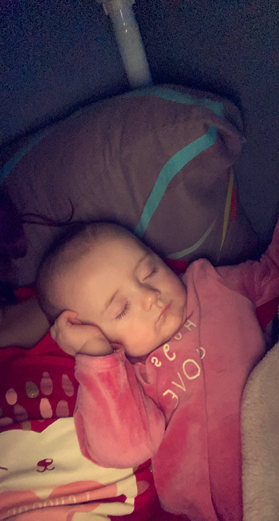 Inaya participe au concours pour gagner de l'argent avec cette photo : arm, baby, baby_toddler_clothing, cheek, cloud, comfort, face, finger, happy, head, human_body, iris, lip, mouth, nose, organ, person, pink, skin, tints_and_shades