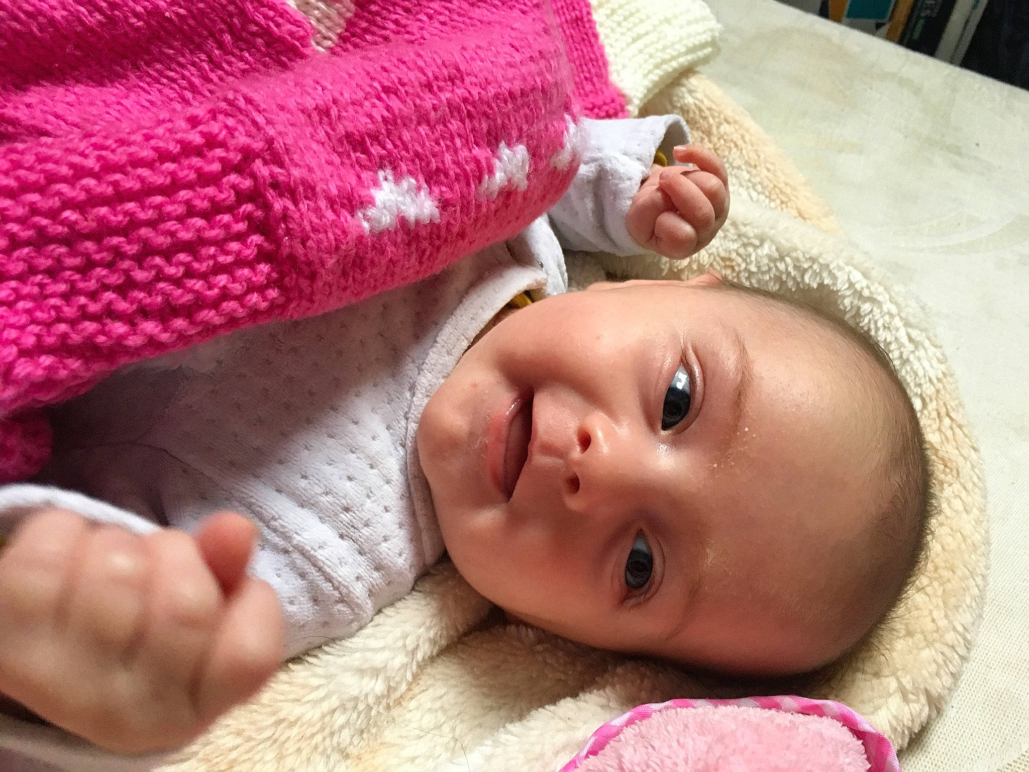 Inaya participe au concours pour gagner de l'argent avec cette photo : baby, baby_toddler_clothing, cheek, chin, comfort, eyebrow, eyelash, face, finger, headgear, iris, lip, mouth, nail, nose, person, pink, skin, textile, thumb