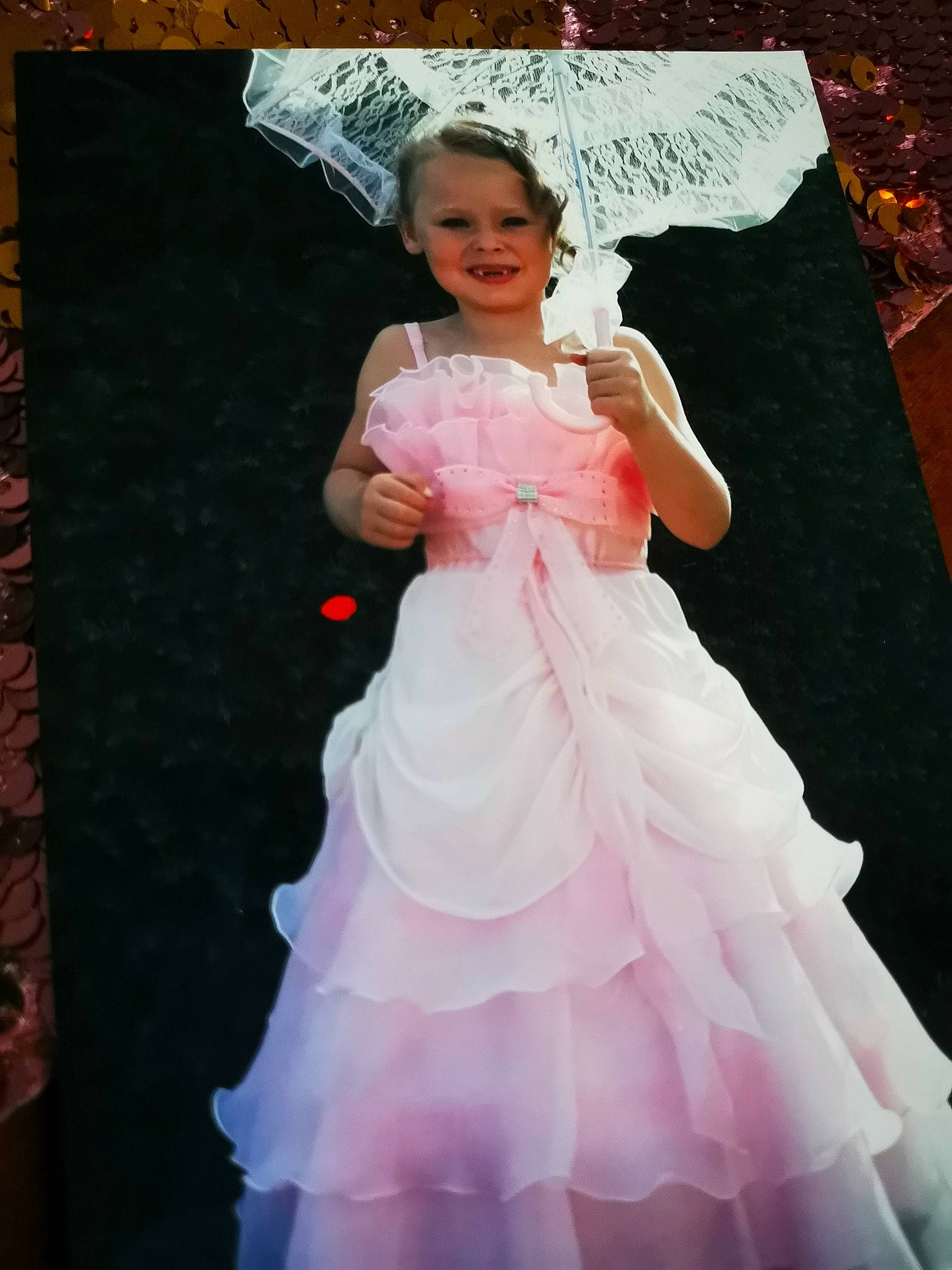 Shaïna a rejoint le concours — aidez-le/la à gagner de superbes lots ! bridal_clothing, bridal_party_dress, child_model, clothing, costume, day_dress, dress, embellishment, formal_wear, gown, hair_accessory, headpiece, human, joy, one_piece_garment, peach, person, petal, pink, ruffle