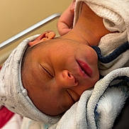 Curtis a rejoint le concours — aidez-le/la à gagner de superbes lots ! newborn, baby, sleeping, hat, blanket, soft, cozy, infant, face, peaceful, resting, child, skin, closeup, portrait, indoors, hand, wrapped, cute, toddler