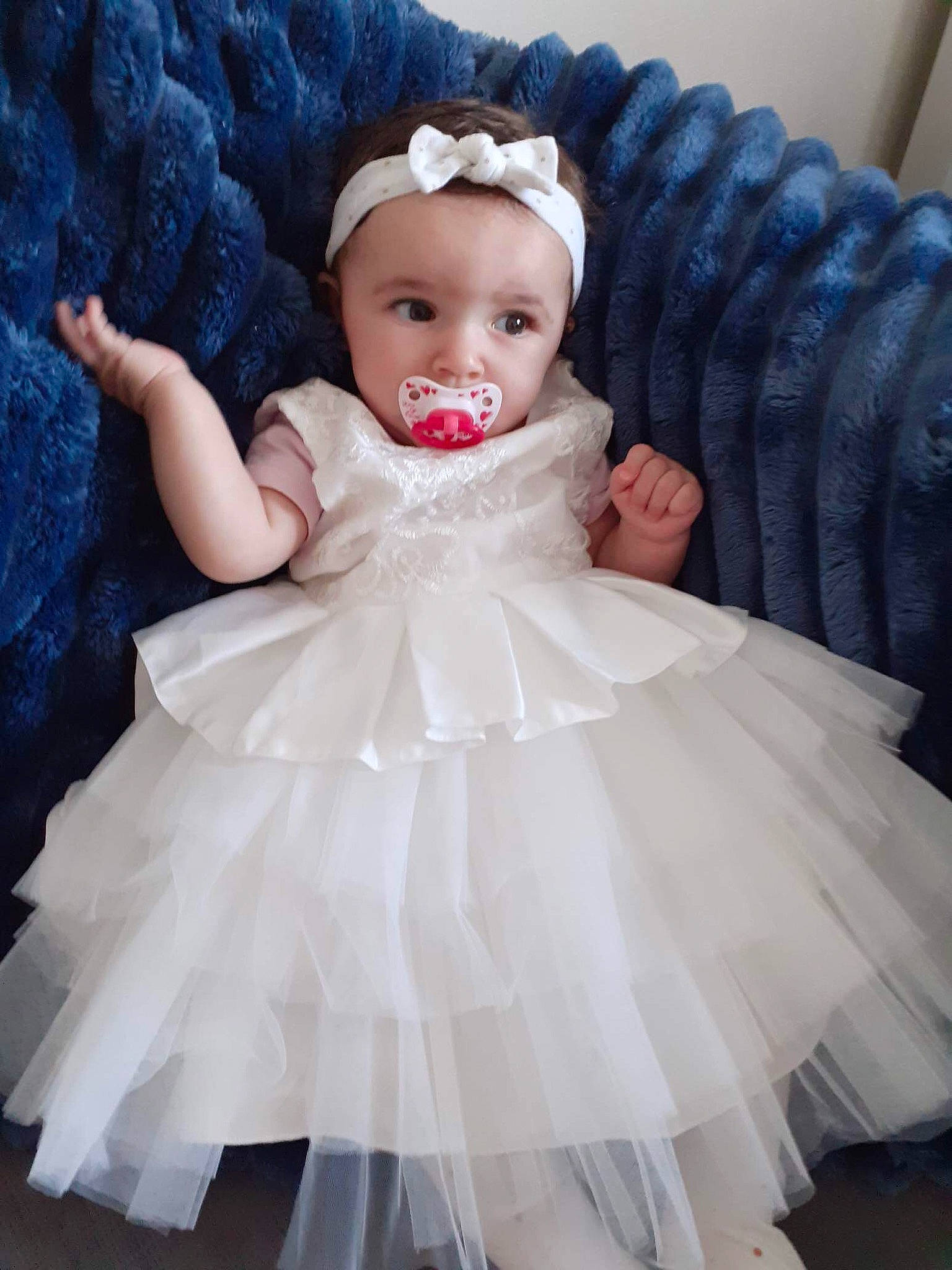 Ashley participe au concours pour gagner de l'argent avec cette photo : black, blue, bridal_clothing, bridal_party_dress, doll, dress, eye, eyelash, gown, head, headgear, human_body, iris, one_piece_garment, person, pink, shoulder, sleeve, standing, toy