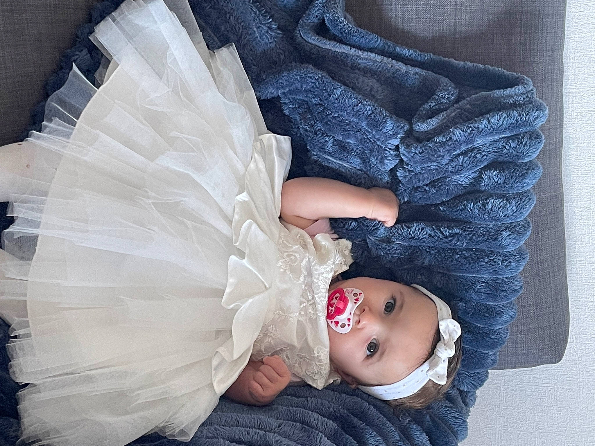 Ashley a rejoint le concours — aidez-le/la à gagner de superbes lots ! angel, bridal_accessory, comfort, day_dress, dress, embellishment, eyelash, fashion_accessory, fashion_design, flash_photography, formal_wear, hair_accessory, hairstyle, headgear, headpiece, headwear, human_body, pattern, person, ruffle