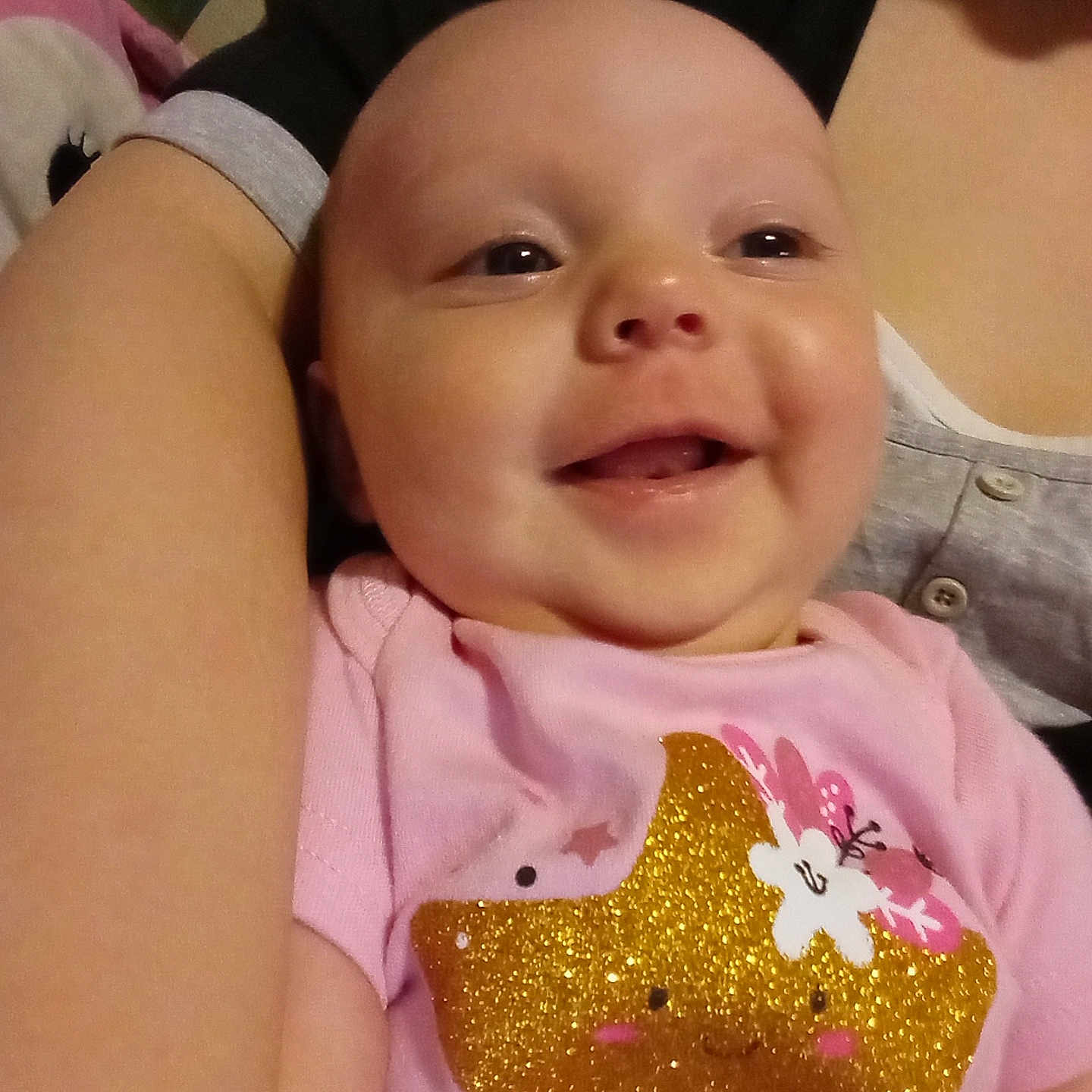 Sydney is registered to the contest to win money with this photo: applique, baby, bodypart, clothing, couch, cushion, face, finger, furniture, hand, happy, head, homedecor, newborn, pattern, person, photography, portrait, smile, t_shirt