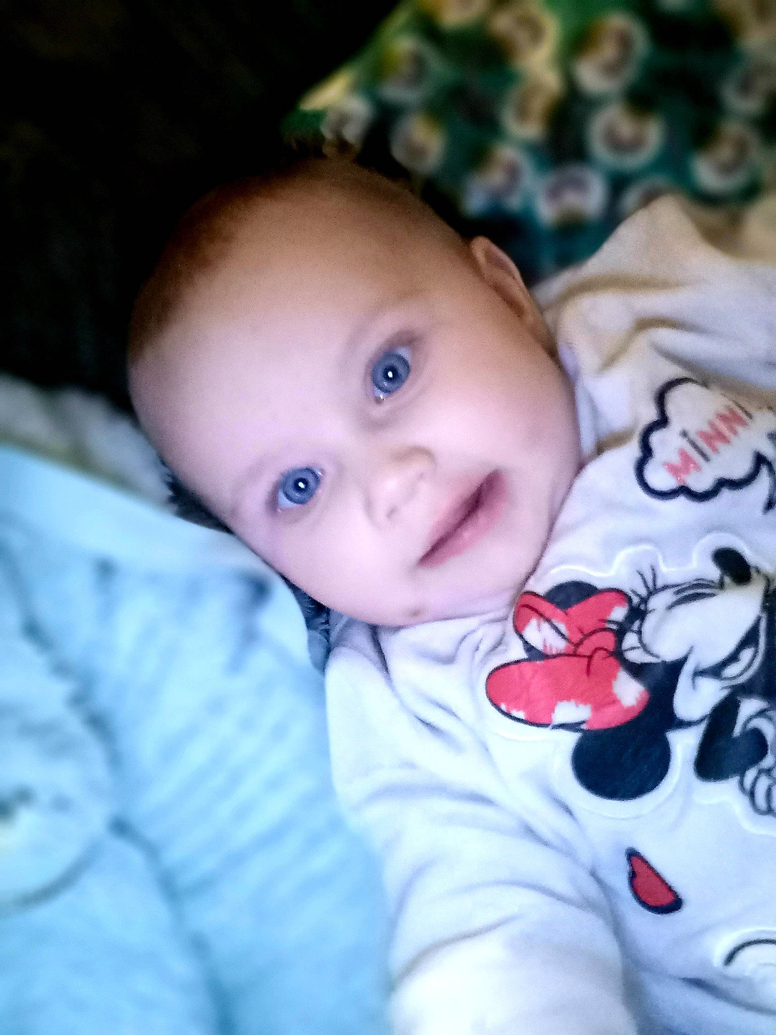 Serena participe au concours pour gagner de l'argent avec cette photo : baby, baby_toddler_clothing, cheek, child, chin, electric_blue, eye, eyebrow, face, flash_photography, happy, iris, lip, mouth, nose, person, product, skin, sleeve, smile