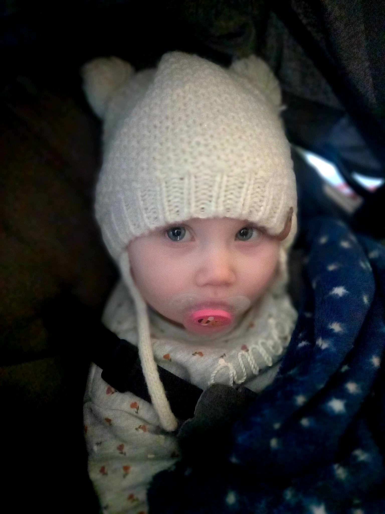 Serena participe au concours pour gagner de l'argent avec cette photo : baby, beanie, bonnet, cap, cheek, child, electric_blue, eye, fashion_accessory, flash_photography, freezing, fur, head, headgear, headwear, knit_cap, nose, person, toddler, winter