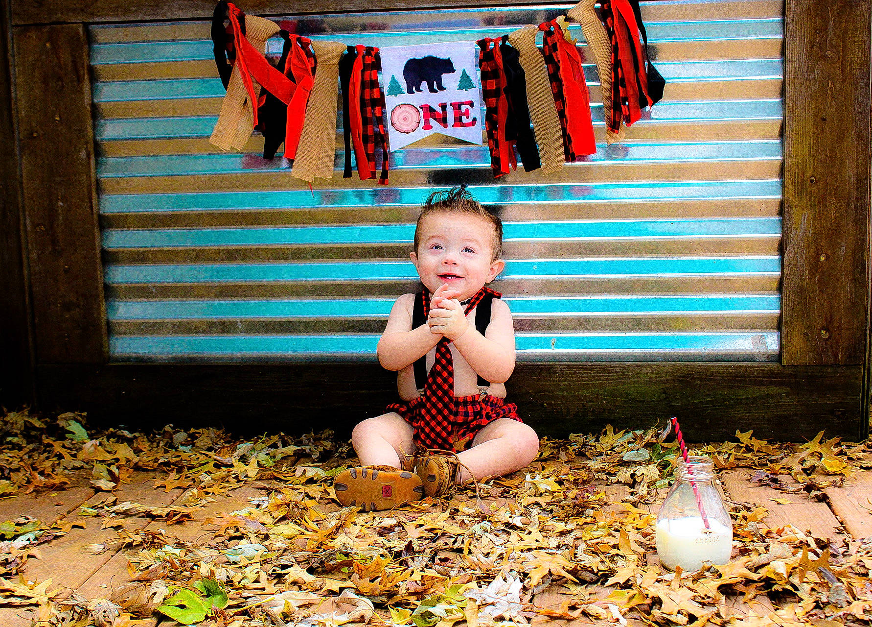 Tennessee is registered to the contest to win money with this photo: baby, baby_toddler_clothing, beauty, child, deciduous, grass, green, happy, leisure, people, people_in_nature, person, photograph, red, smile, snapshot, t_shirt, tints_and_shades, toddler, wood