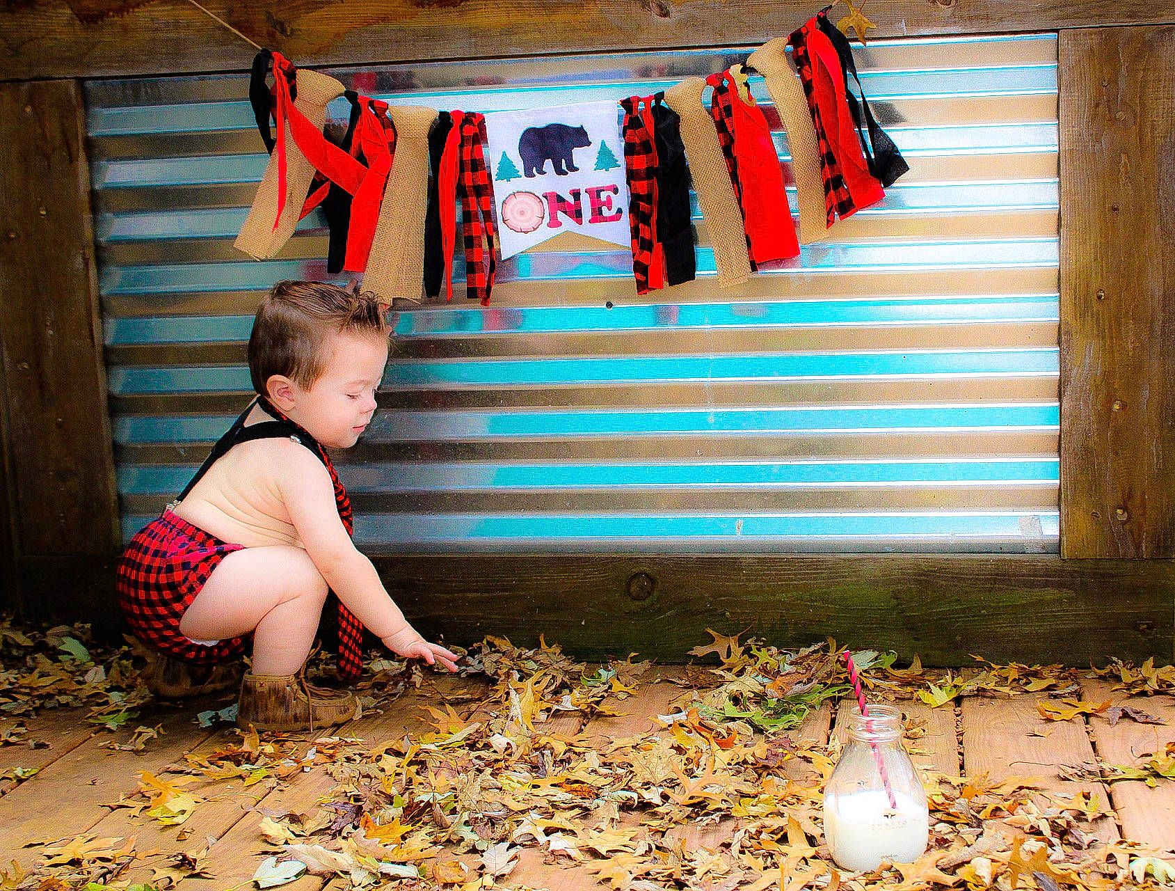 Tennessee is registered to the contest to win money with this photo: child, fun, grass, green, happy, leisure, light, people_in_nature, person, rectangle, red, sitting, snapshot, soil, summer, t_shirt, tints_and_shades, toddler, white, wood