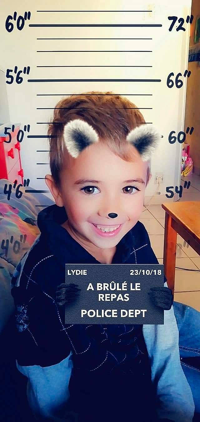 Christopher participe au concours pour gagner de l'argent avec cette photo : black_hair, child, cool, ear, forehead, hair, hair_coloring, hairstyle, person, photo_caption, photography, smile