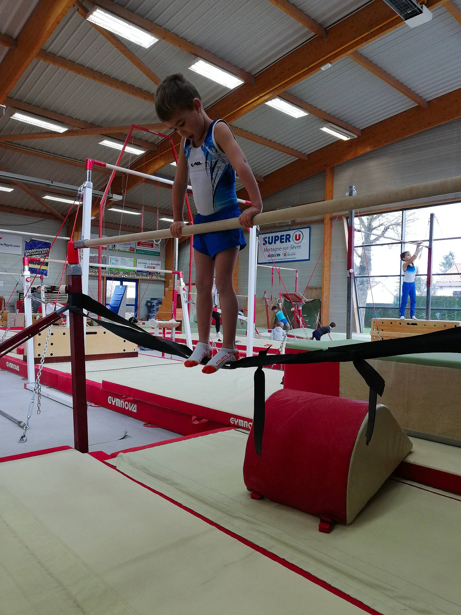 Christopher a rejoint le concours — aidez-le/la à gagner de superbes lots ! artistic_gymnastics, competition, gymnastics, individual_sports, leisure, leisure_centre, person, recreation, room, sports, sports_training