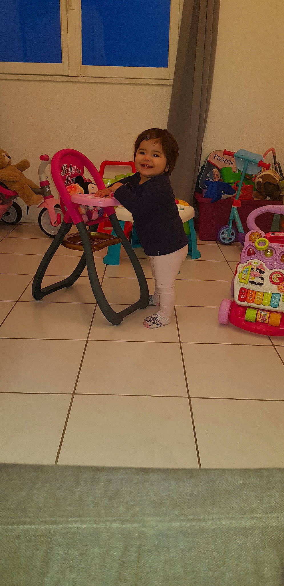 Mylah a rejoint le concours — aidez-le/la à gagner de superbes lots ! chair, child, day, design, floor, flooring, fun, girl, hardwood, house, joy, person, play, product, room, sitting, table, toddler, toy, wood