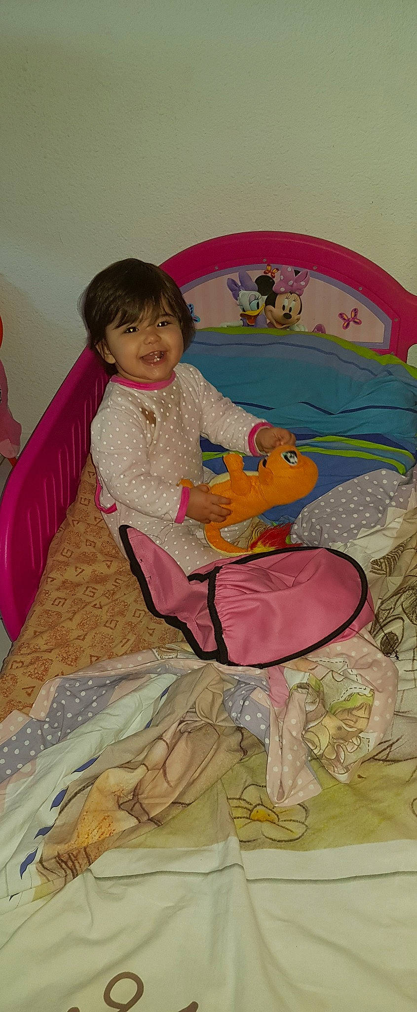 Mylah a rejoint le concours — aidez-le/la à gagner de superbes lots ! art, bedtime, child, flooring, fun, girl, infant, joy, person, pink, play, product, sitting, skin, textile, toddler