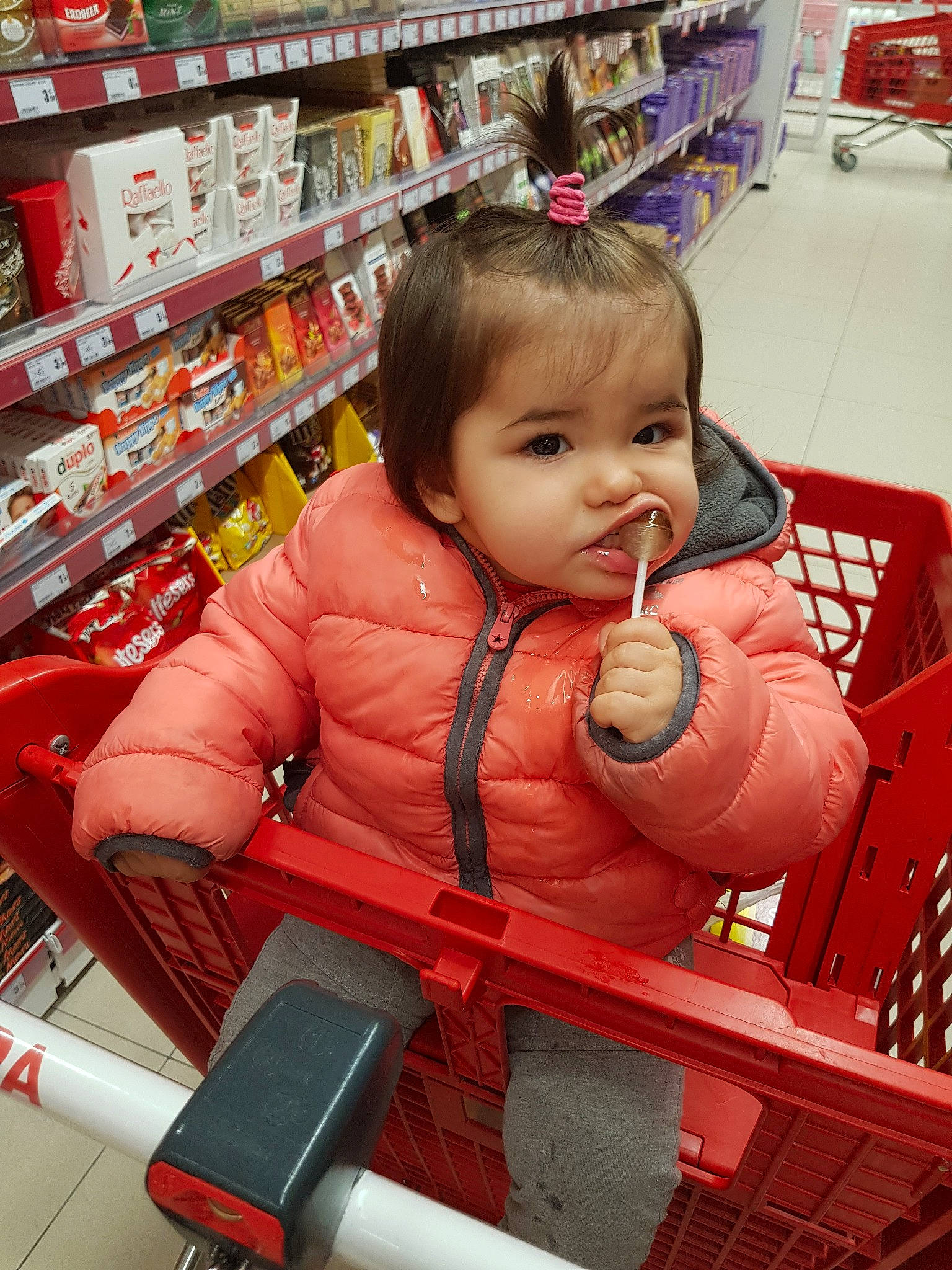 Mylah participe au concours pour gagner de l'argent avec cette photo : child, fun, girl, infant, person, product, red, skin, smile, toddler