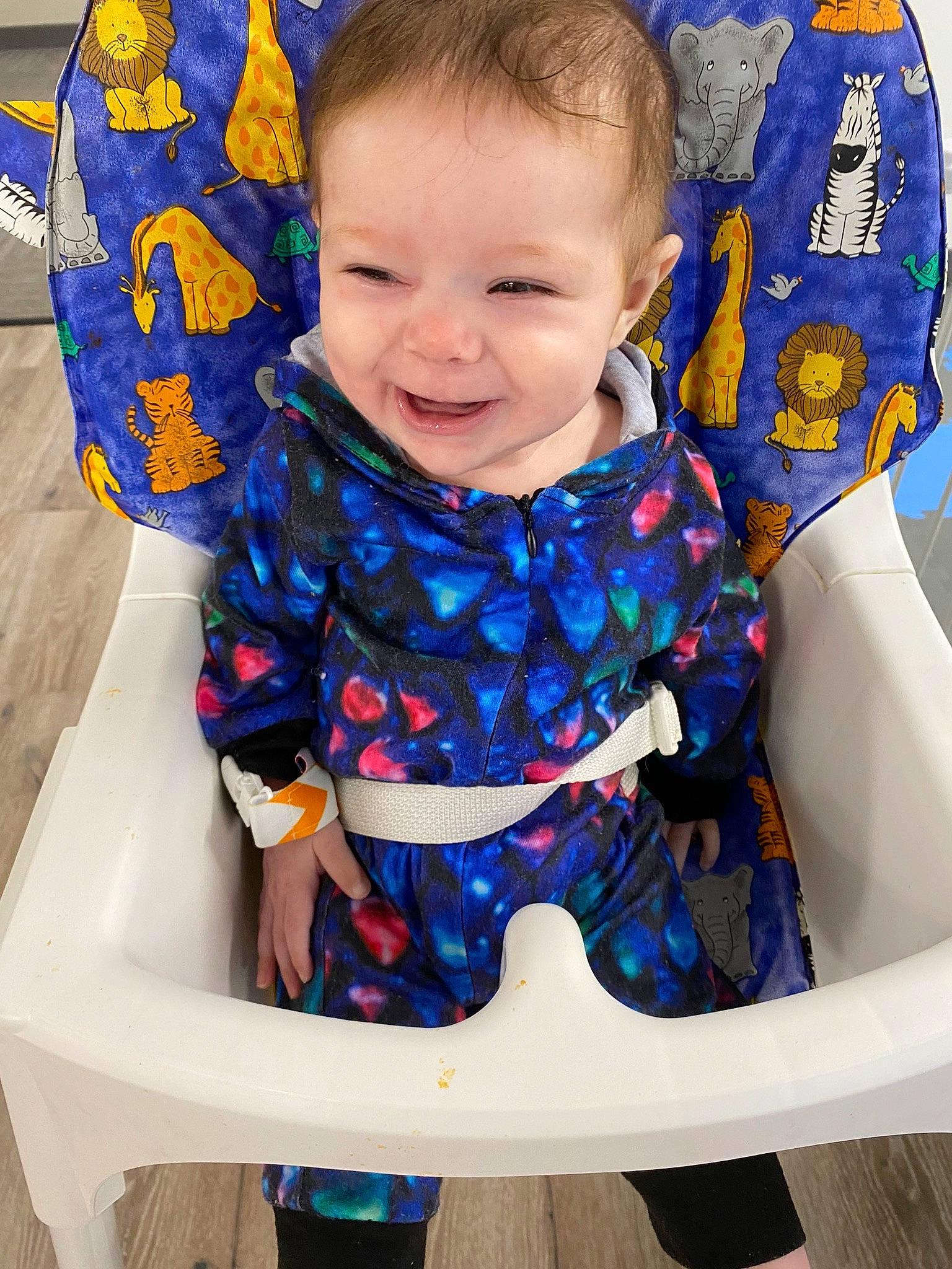 Mazikeen is registered to the contest to win money with this photo: azure, baby, baby_products, baby_toddler_clothing, beauty, blue, cheek, child, electric_blue, fun, happy, joy, organ, pattern, person, photograph, product, sitting, sleeve, smile