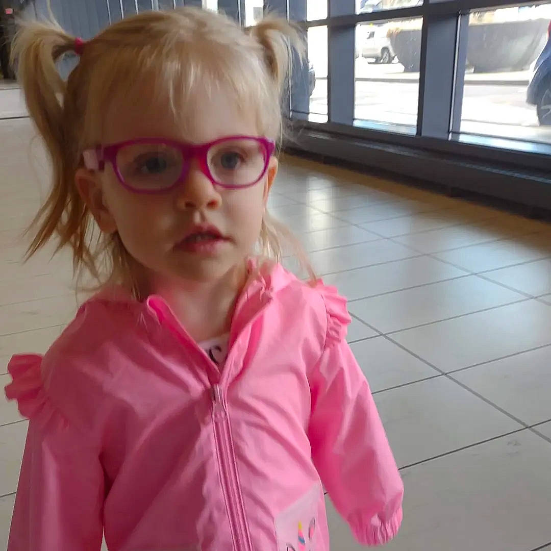 Josephine is registered to the contest to win money with this photo: cheek, ear, eye, eyelash, eyewear, face, forehead, glasses, goggles, hair, hairstyle, head, joint, lip, mouth, neck, nose, person, shoulder, skin