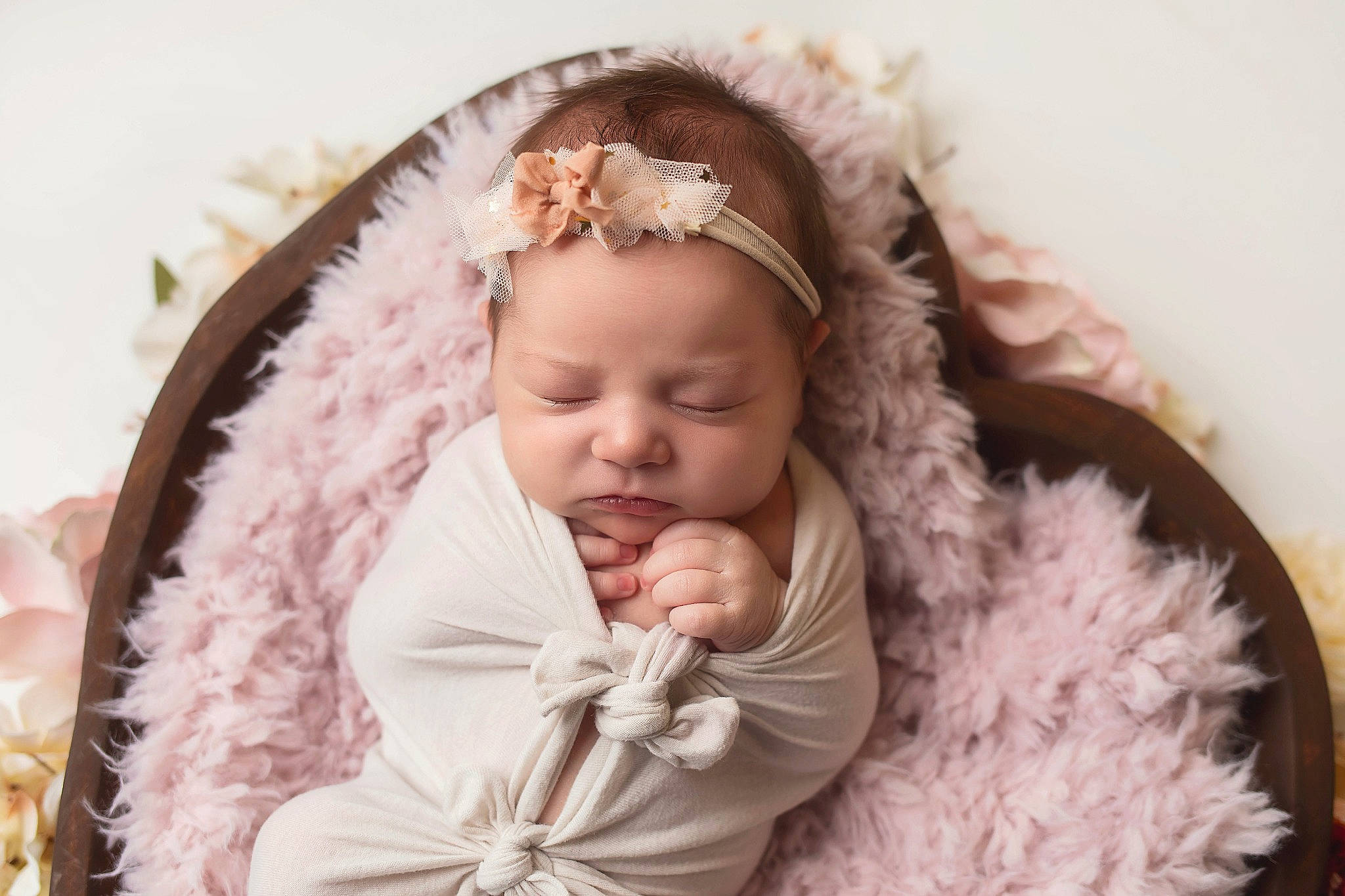 Laela is registered to the contest to win money with this photo: baby, baby_toddler_clothing, cap, child, comfort, event, fashion_accessory, fur, hair_accessory, happy, headband, headgear, headpiece, headwear, jewellery, linens, peach, person, petal, pink
