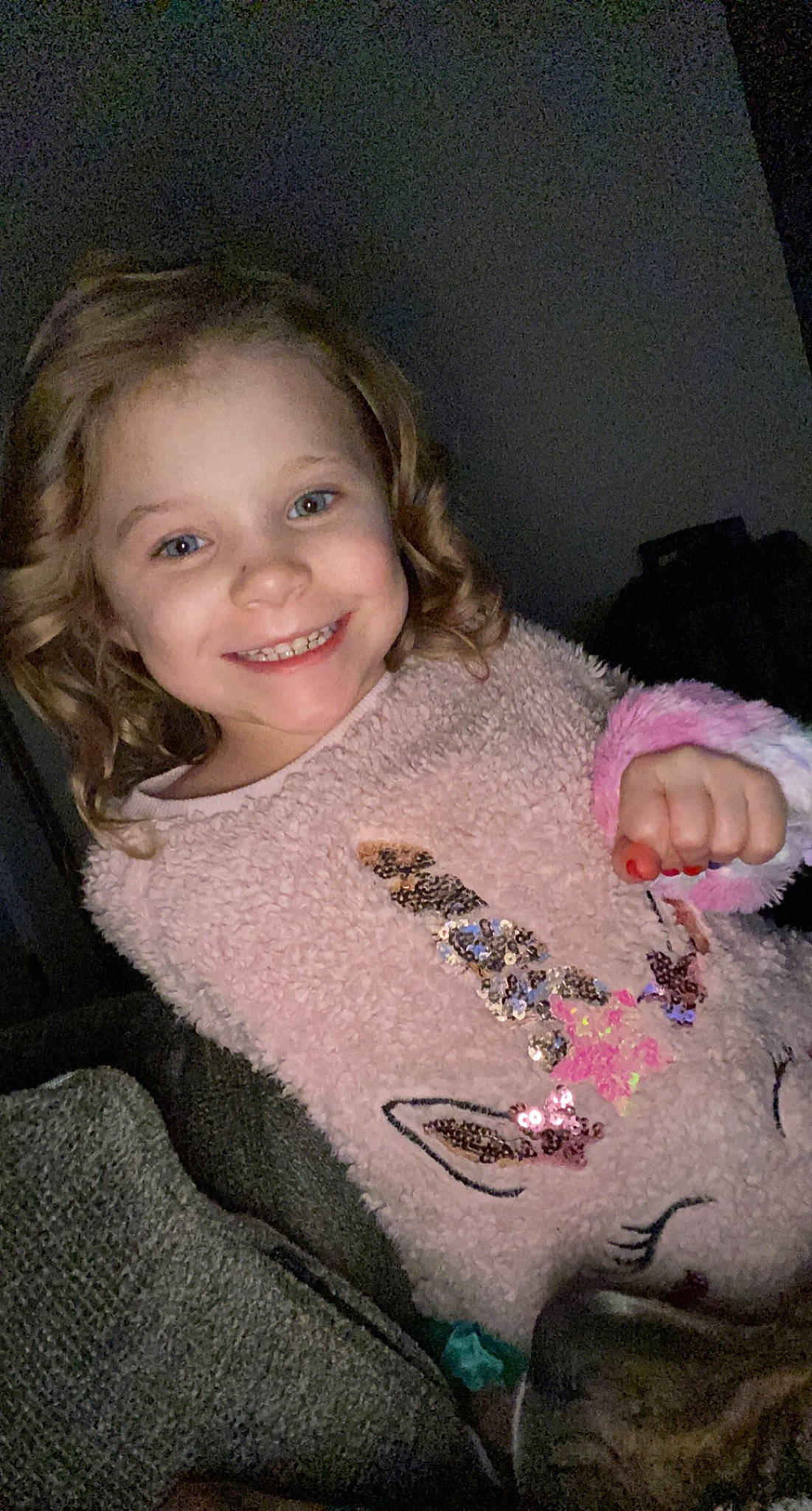 Sophia is registered to the contest to win money with this photo: cheek, chin, eye, eyebrow, face, hair, happy, head, human, human_body, iris, joy, lip, mammal, mouth, nose, organ, person, skin, sleeve